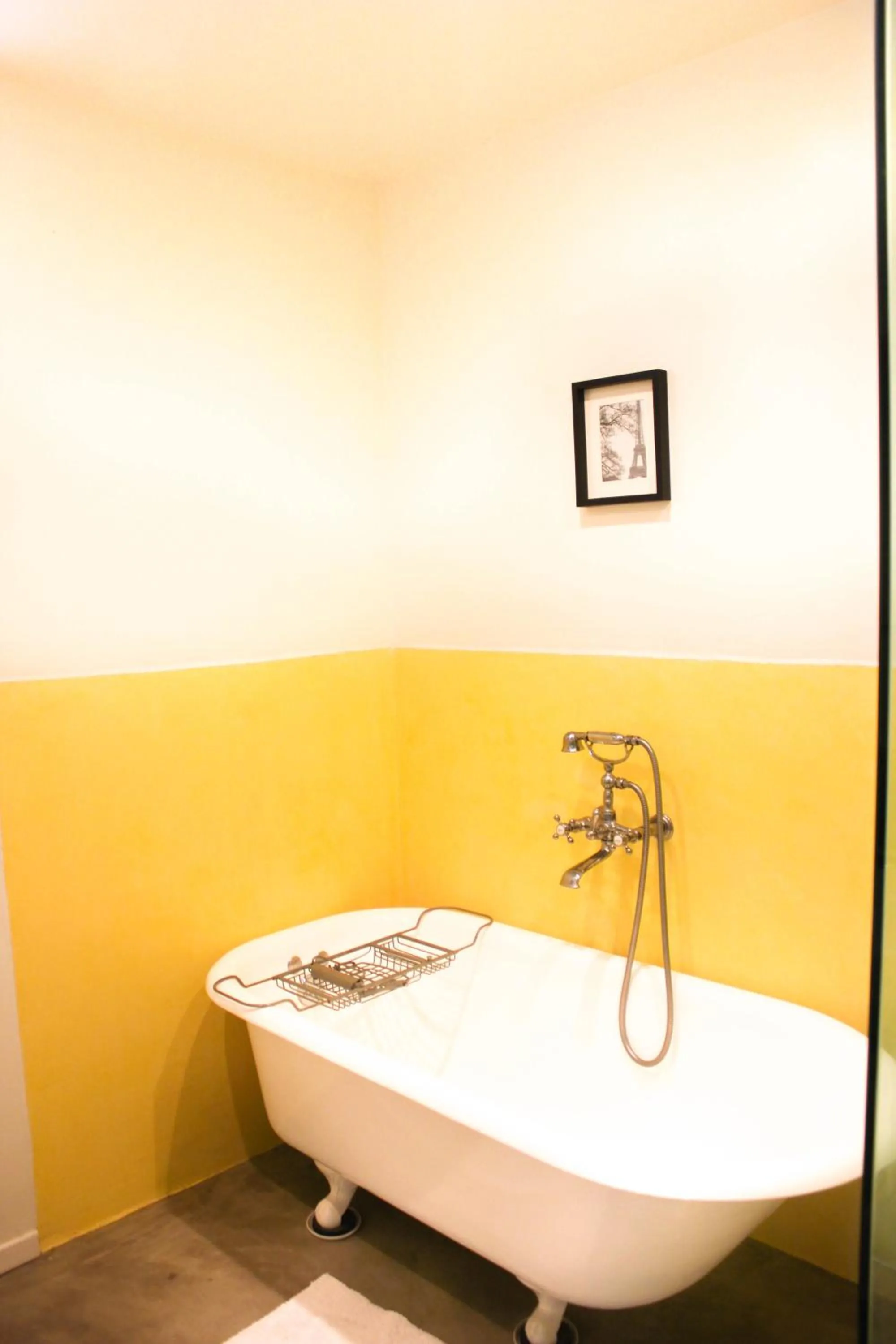 Ocean Front Vortex Female Hostel private rooms Free bikes