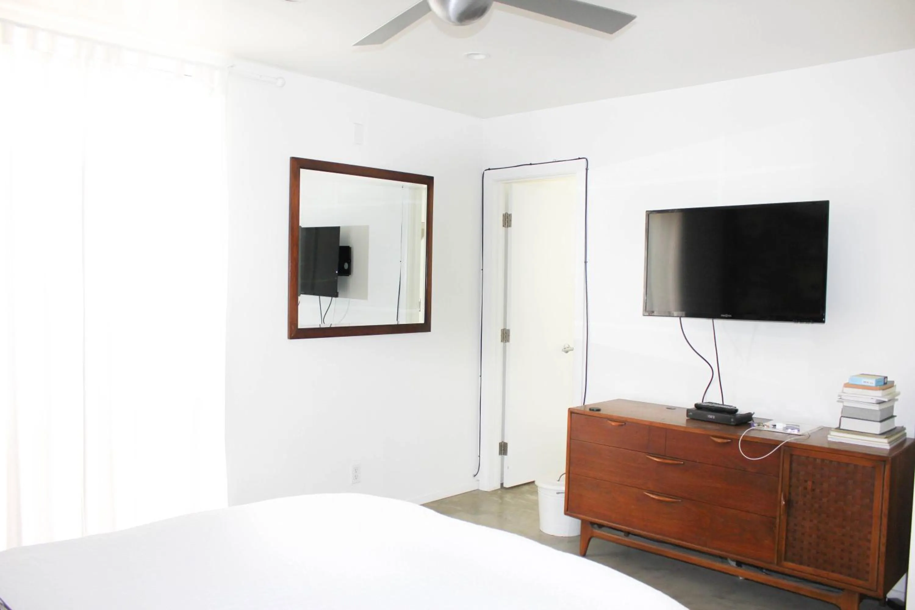 Bed in Ocean Front Vortex Female Hostel private rooms Free bikes