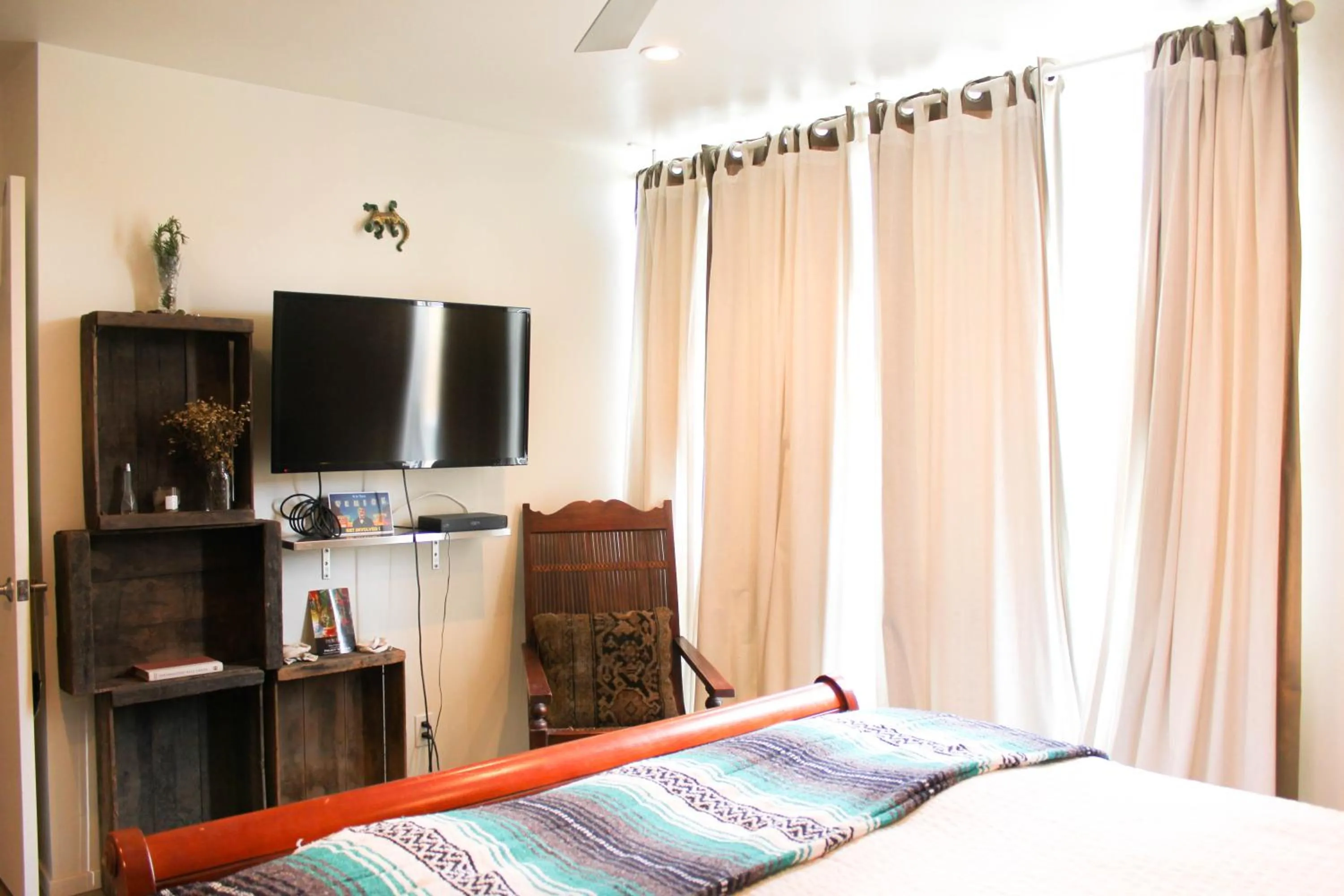 Bed in Ocean Front Vortex Female Hostel private rooms Free bikes