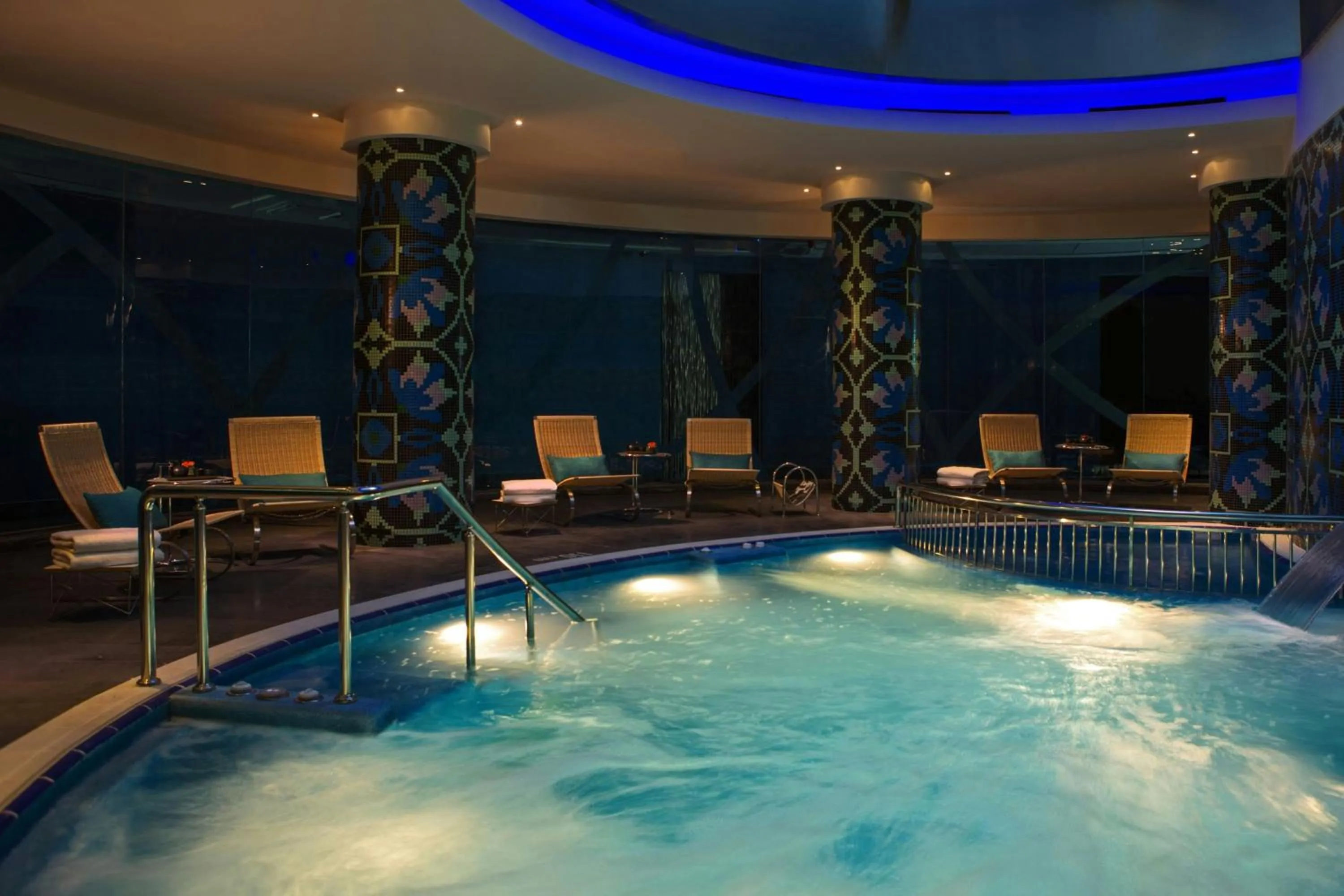 Swimming pool in Renaissance Izmir Hotel