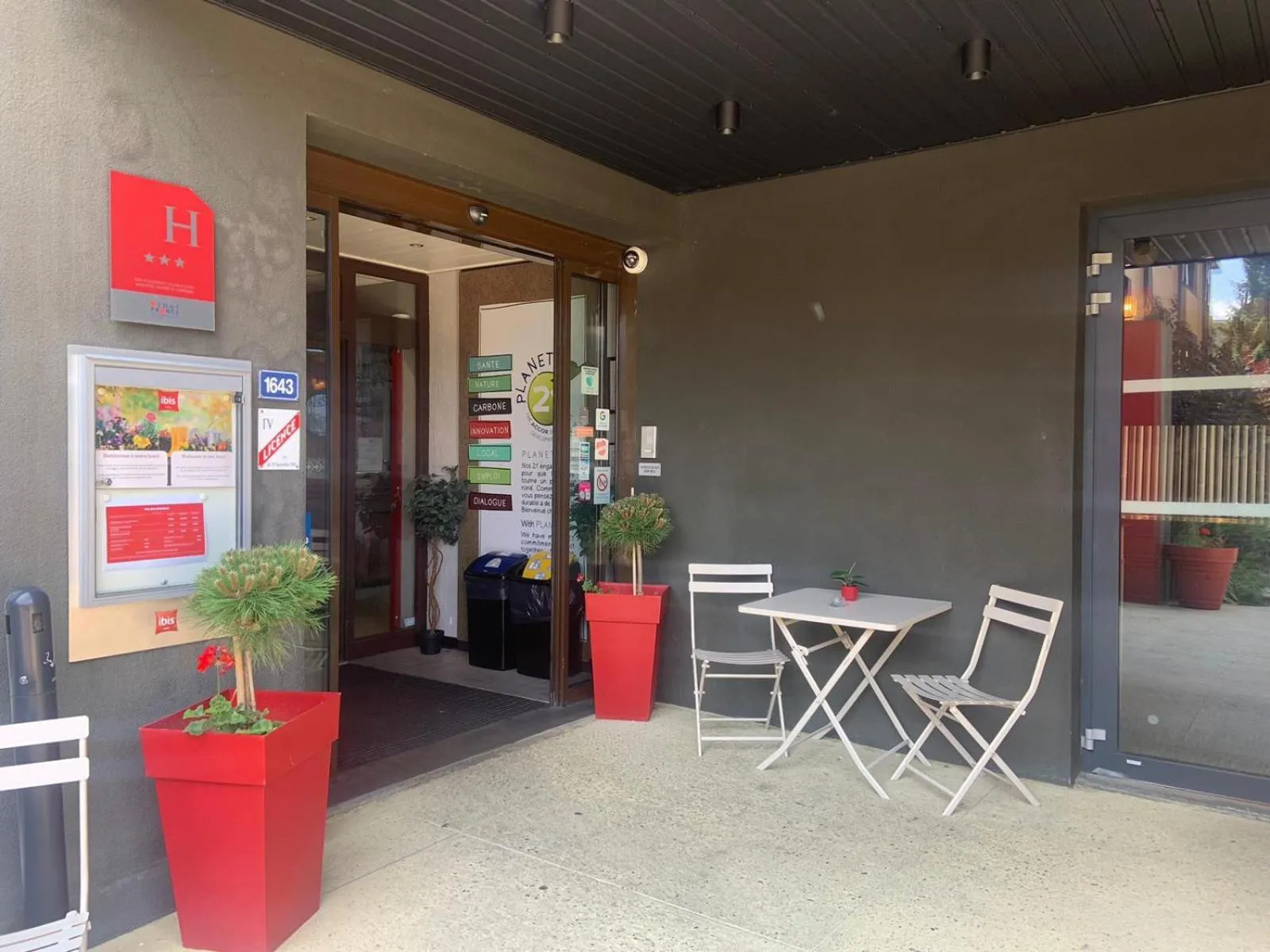 Facade/entrance in Ibis Sallanches Porte du MontBlanc