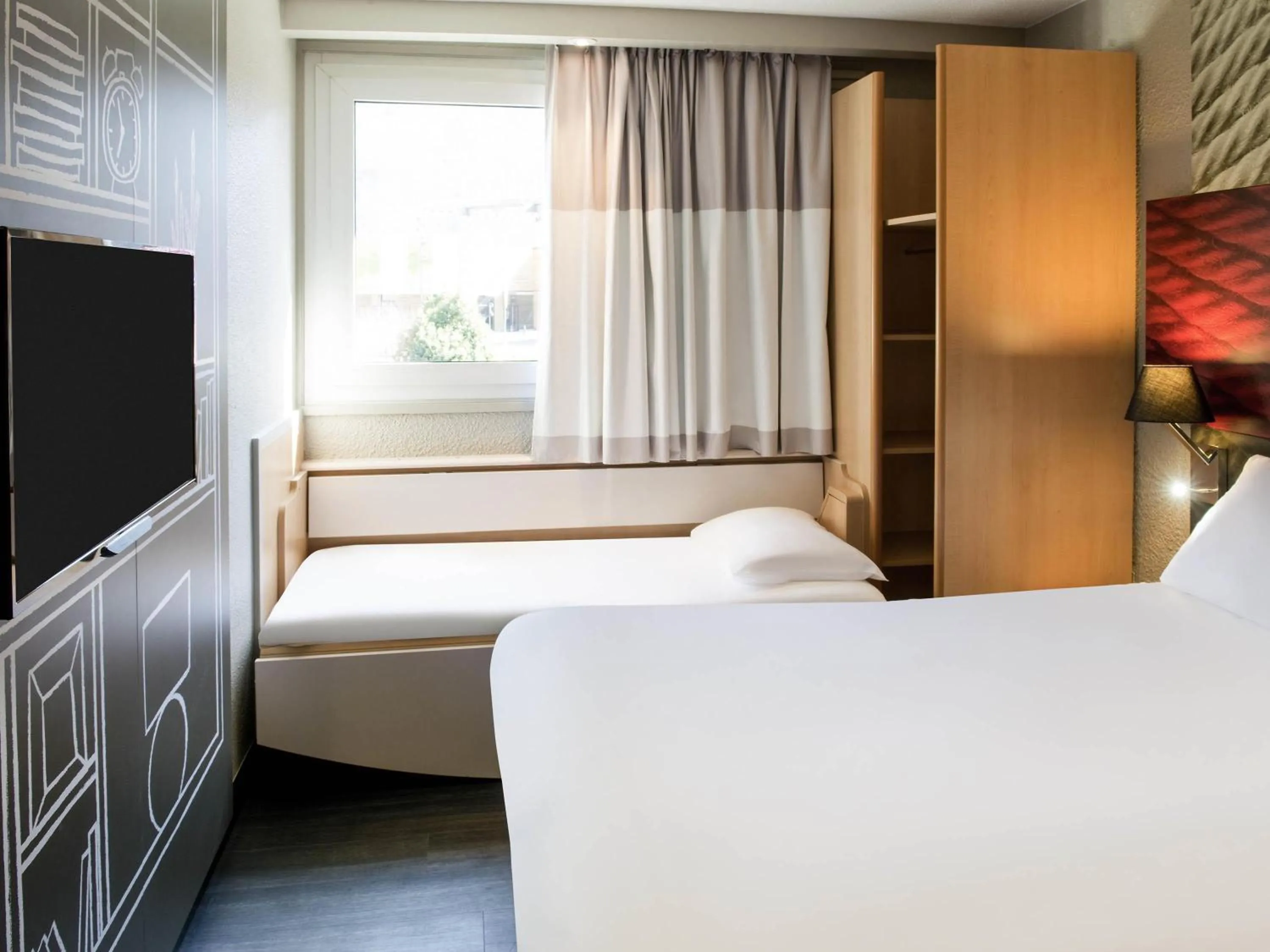 Bedroom, Bed in Ibis Sallanches Porte du MontBlanc