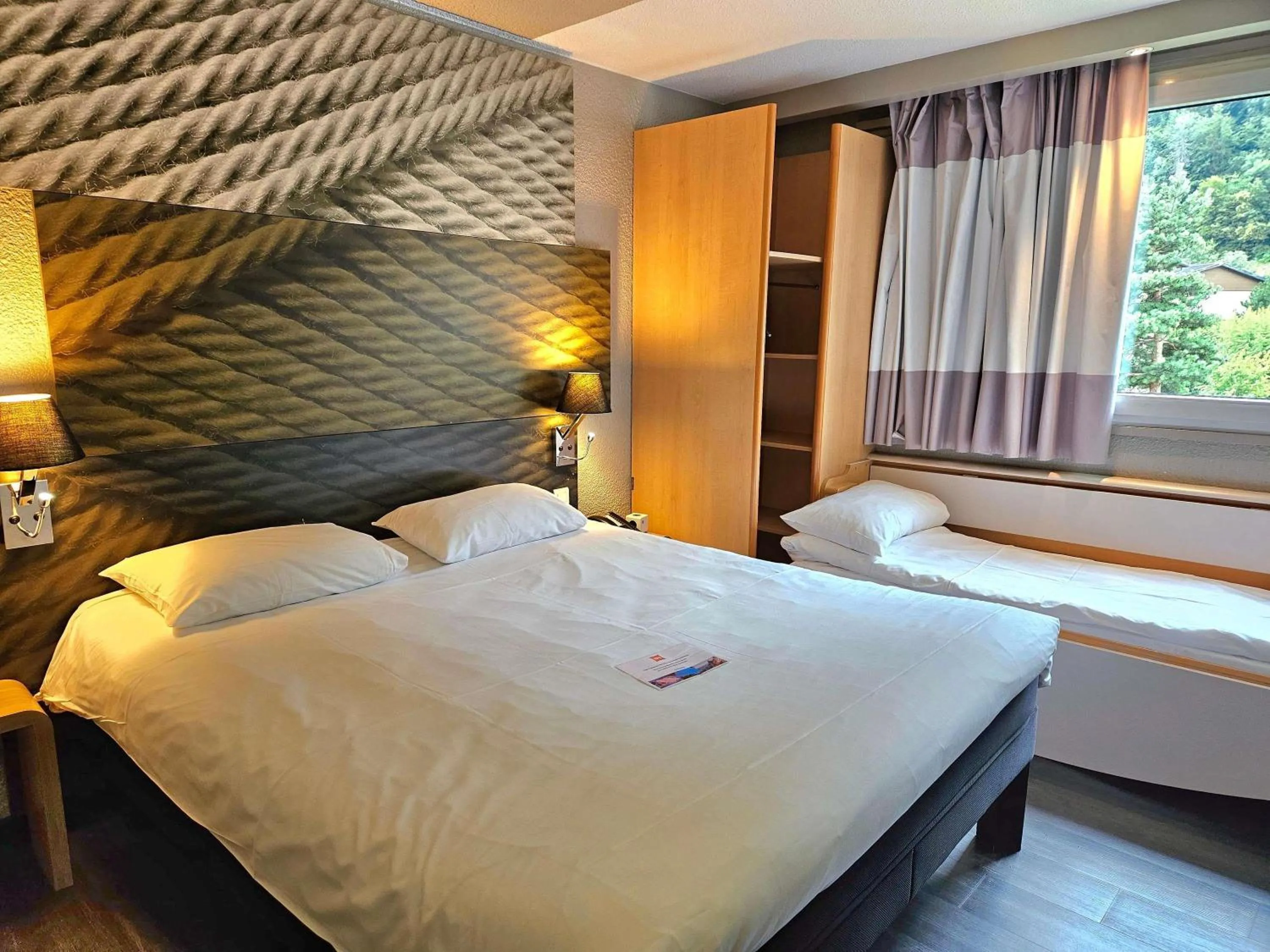 Bedroom, Bed in Ibis Sallanches Porte du MontBlanc