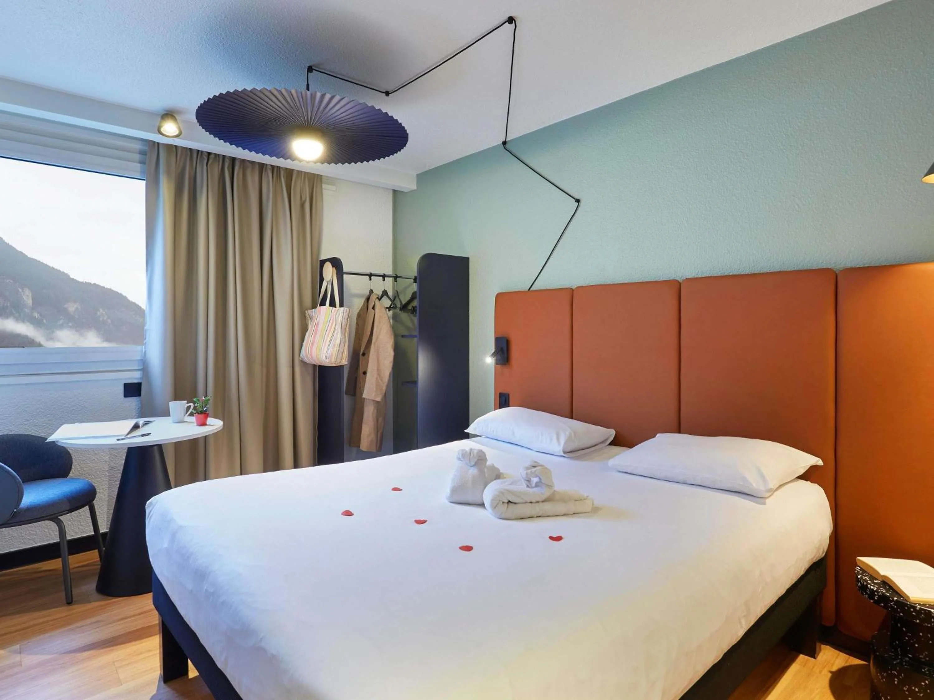 Property building, Bed in Ibis Sallanches Porte du MontBlanc