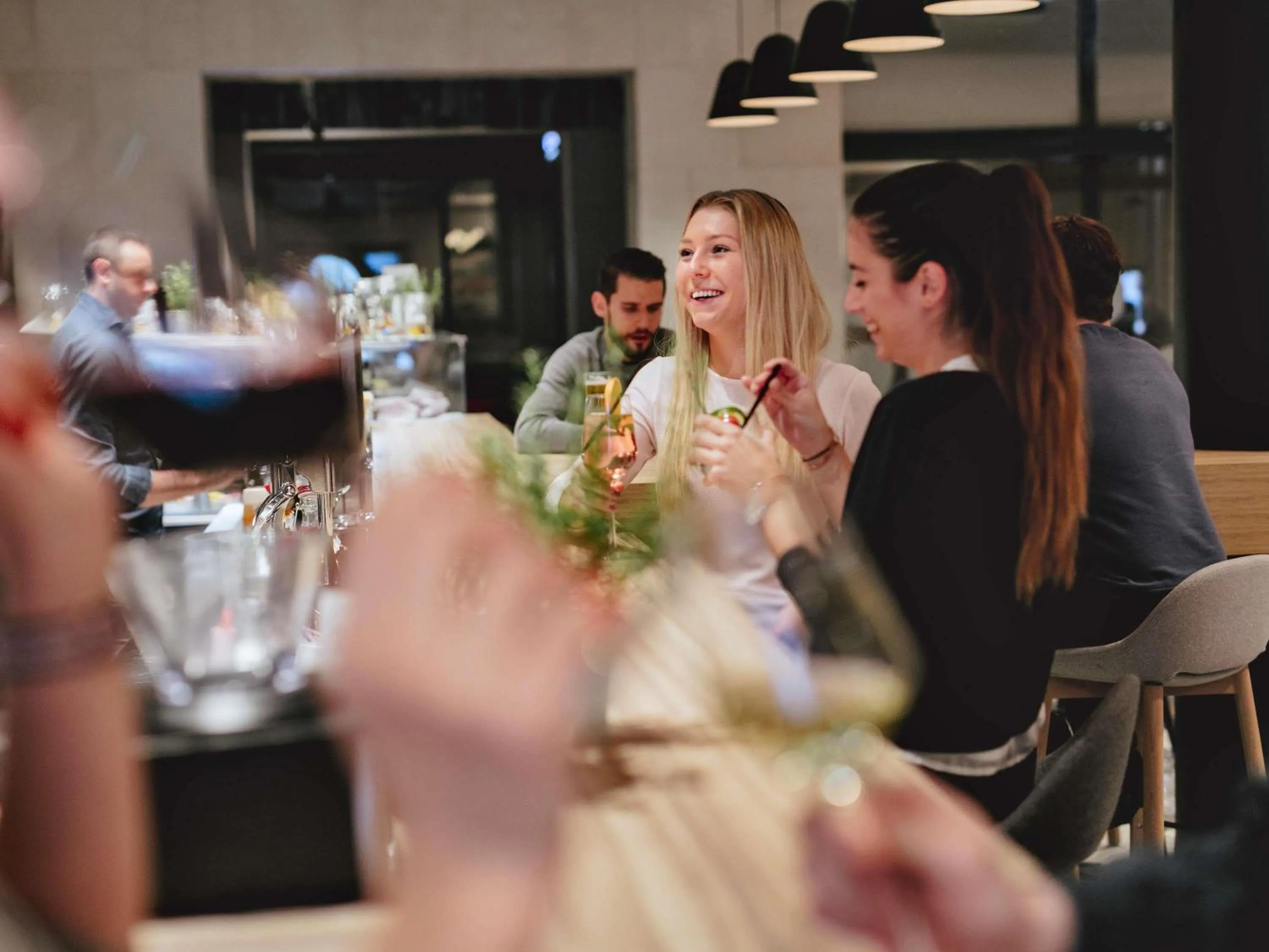 Lounge or bar in Ibis Sallanches Porte du MontBlanc