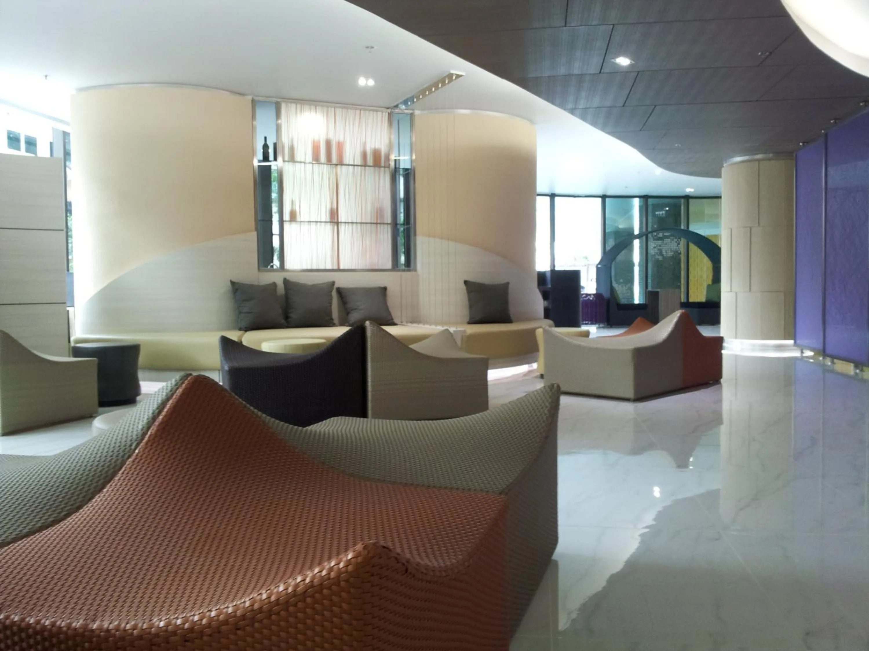 Lounge or bar in Pattaya Discovery Beach Hotel - SHA Extra Plus