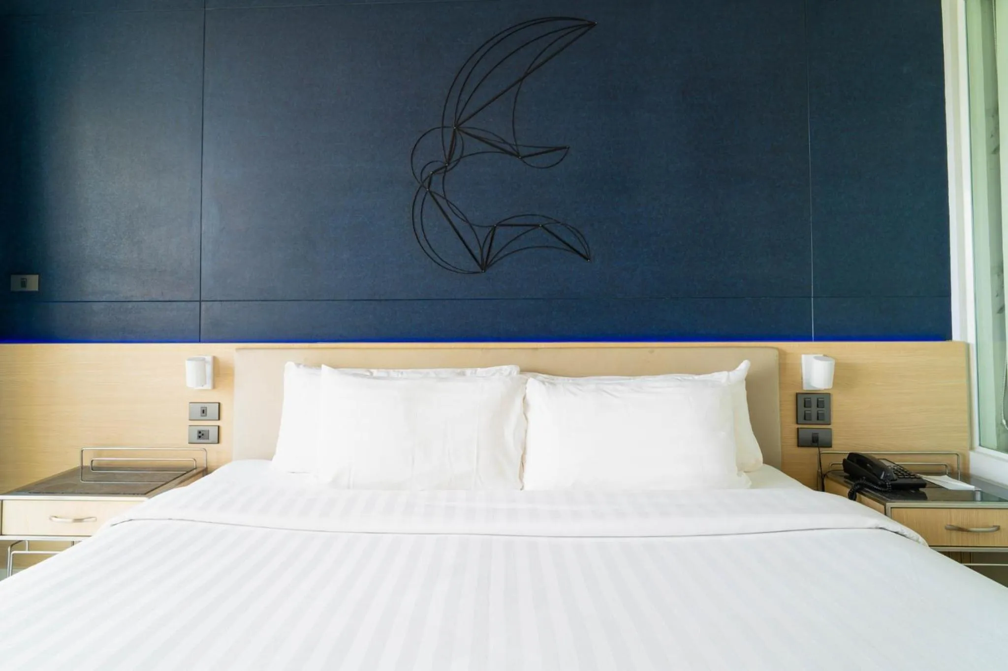 Bedroom, Bed in Pattaya Discovery Beach Hotel - SHA Extra Plus