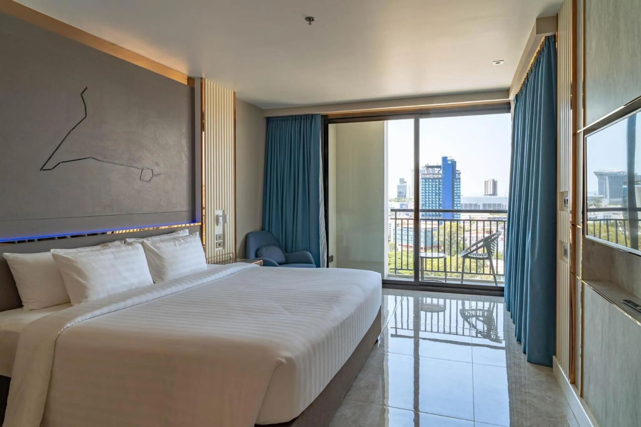 Bed in Pattaya Discovery Beach Hotel - SHA Extra Plus