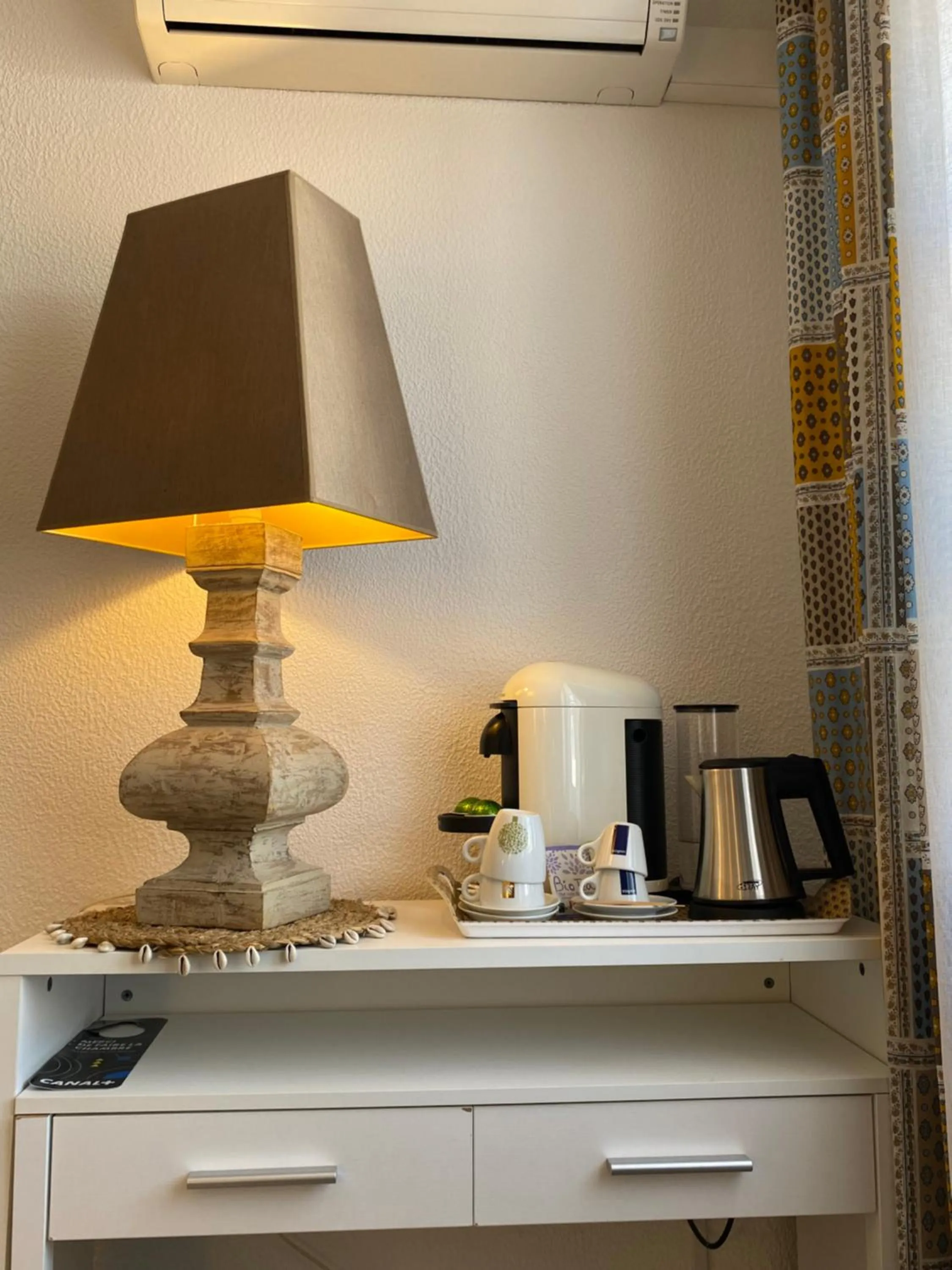 Coffee/tea facilities in Hôtel Le Neptune en Camargue