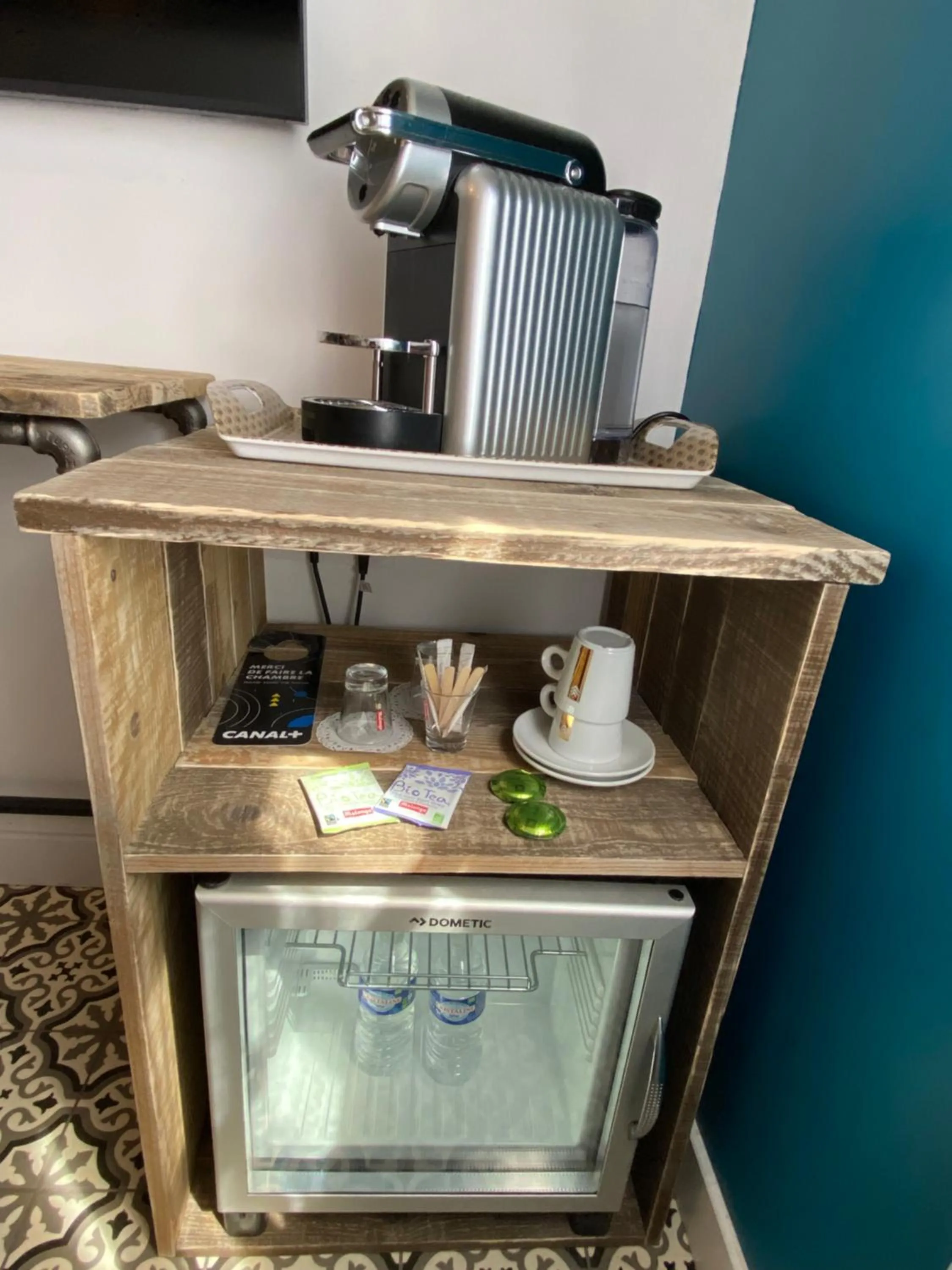 Coffee/tea facilities in Hôtel Le Neptune en Camargue