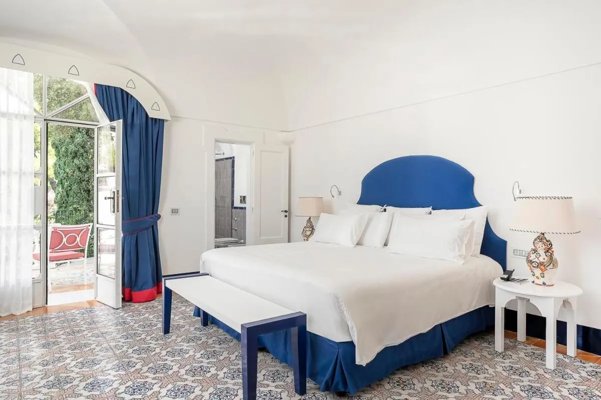 Bedroom, Bed in Villa Treville