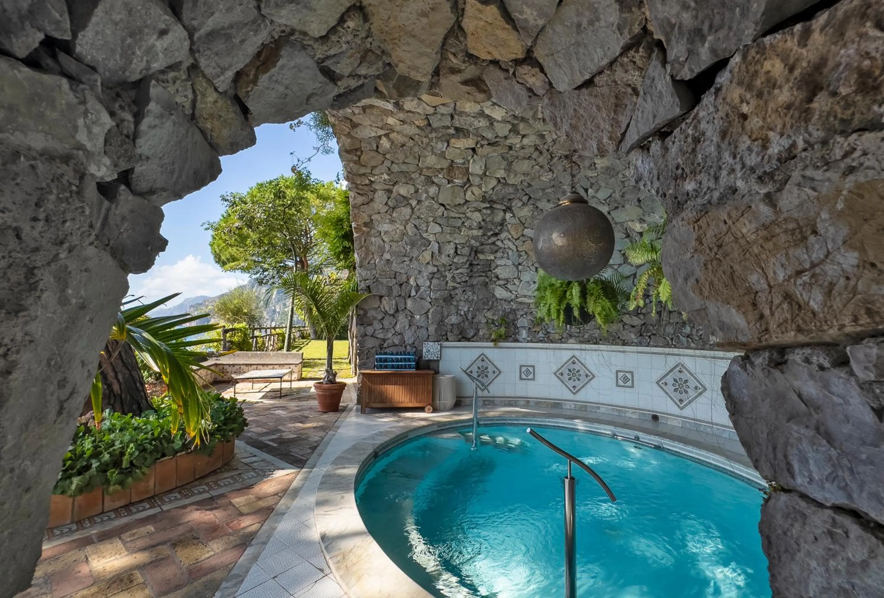 Swimming pool in Villa Treville