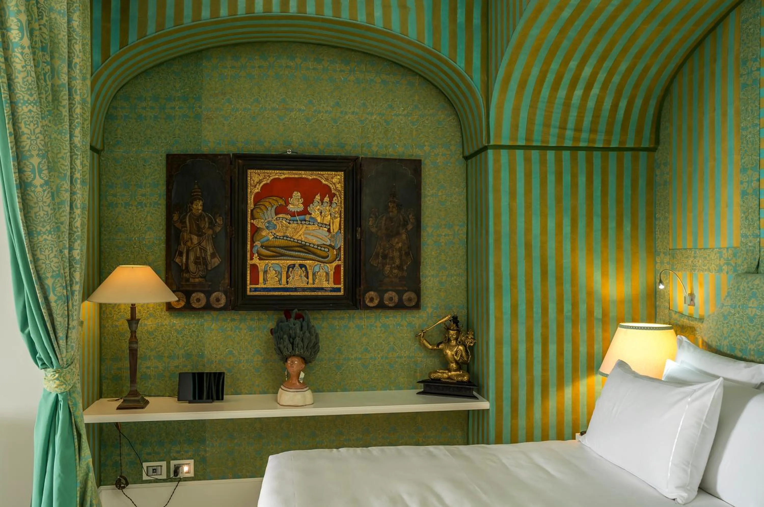 Bedroom, Bed in Villa Treville