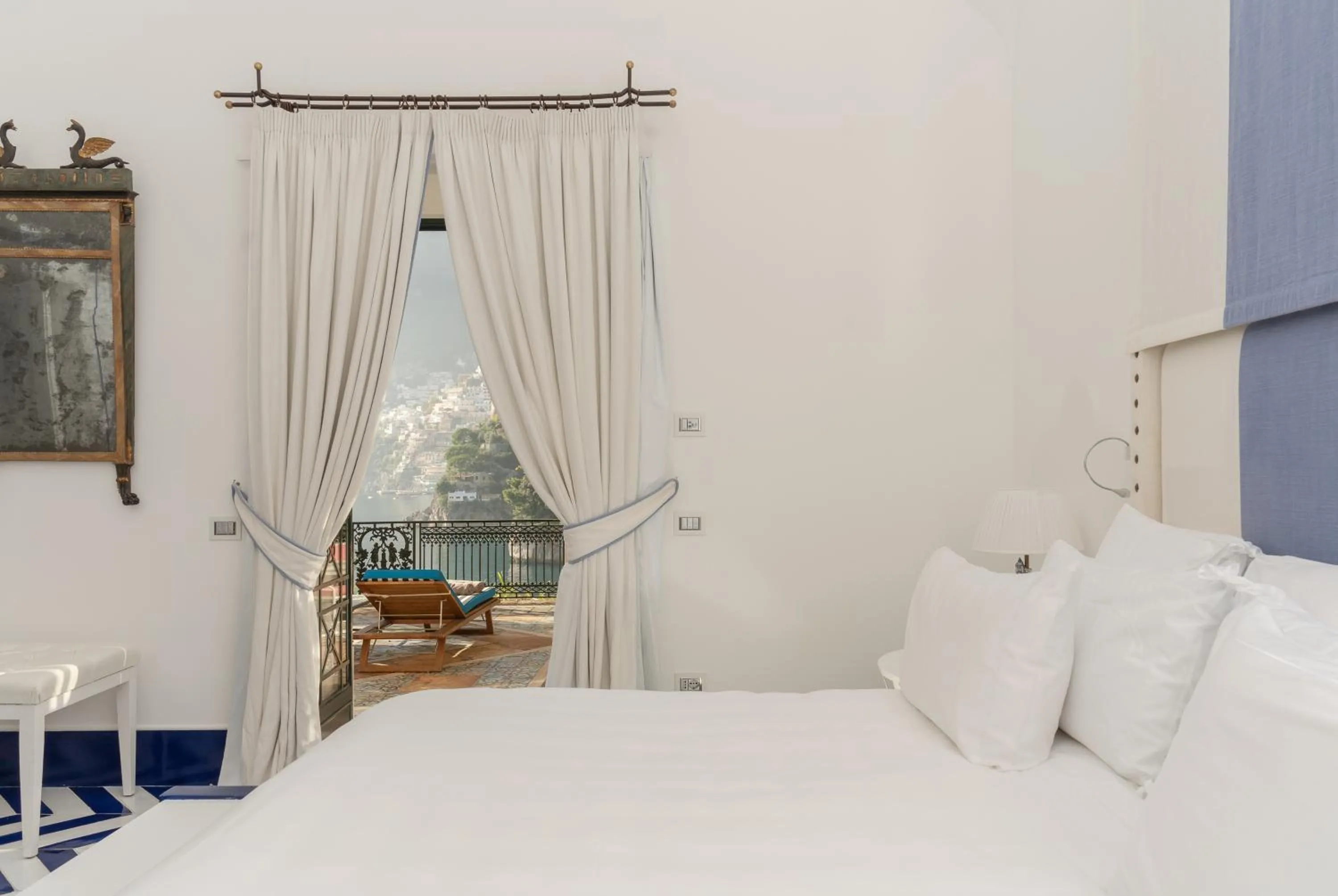 View (from property/room), Bed in Villa Treville