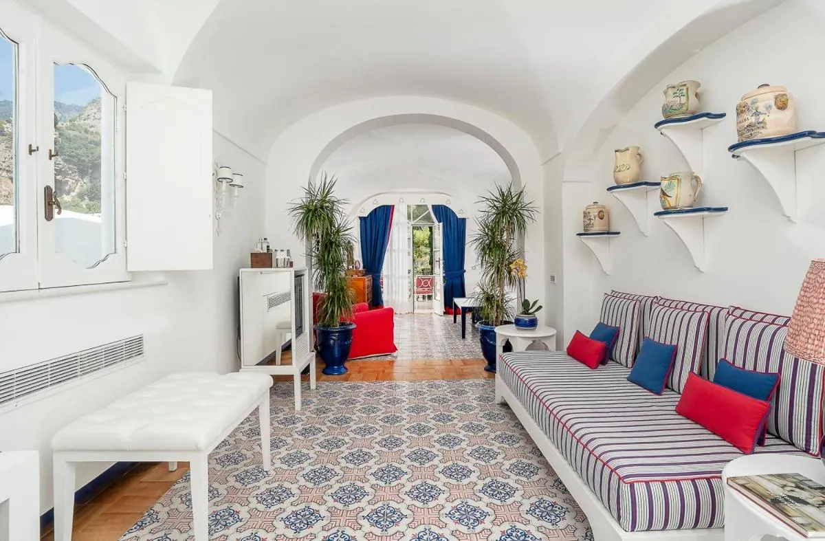 Living room, Bed in Villa Treville