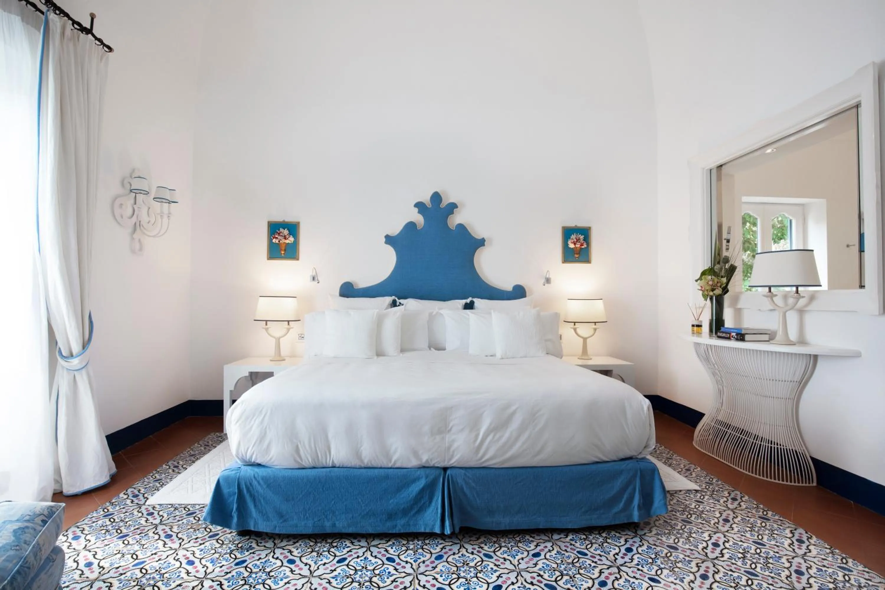 Bedroom, Bed in Villa Treville