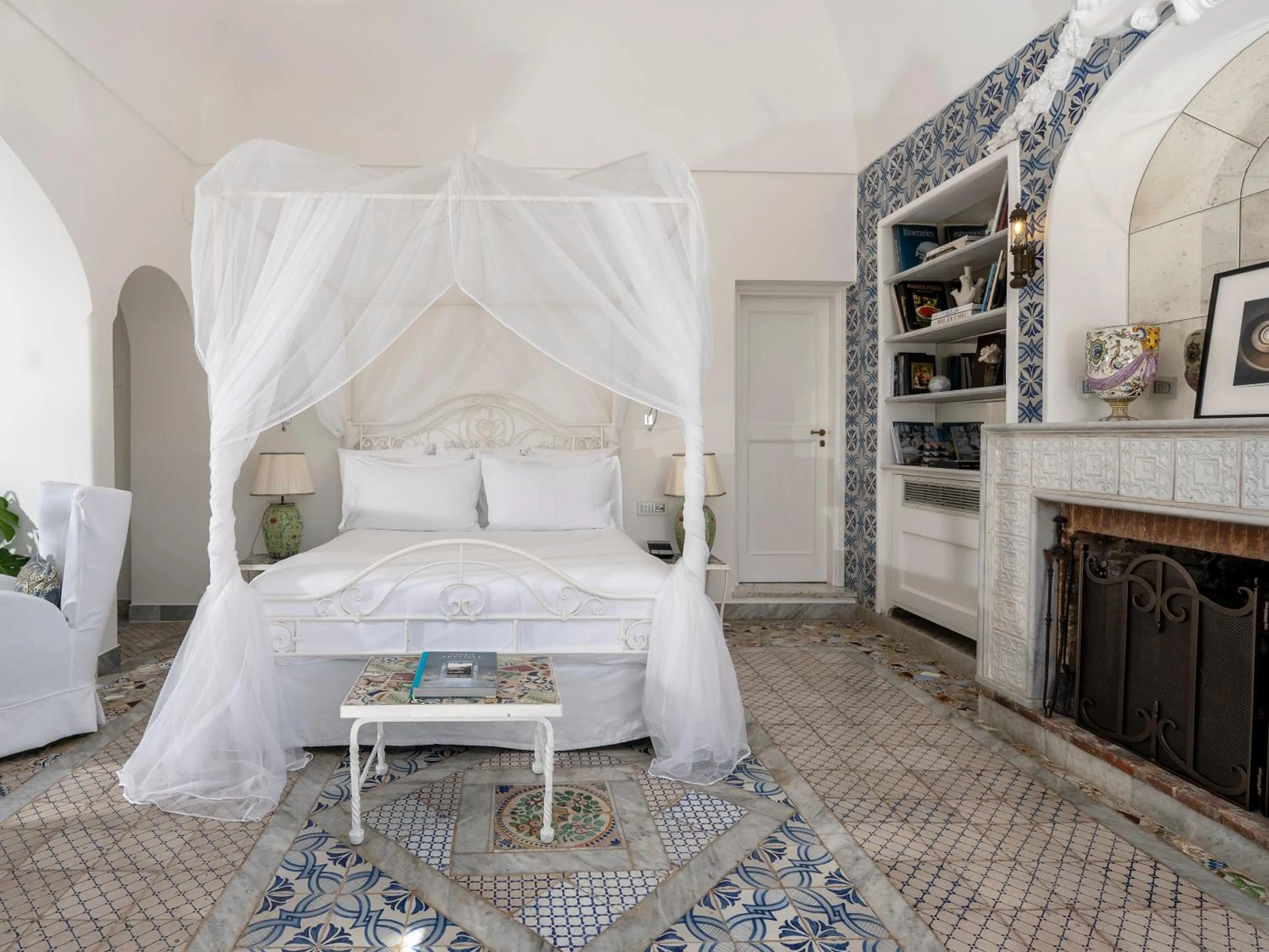 Bedroom, Bed in Villa Treville