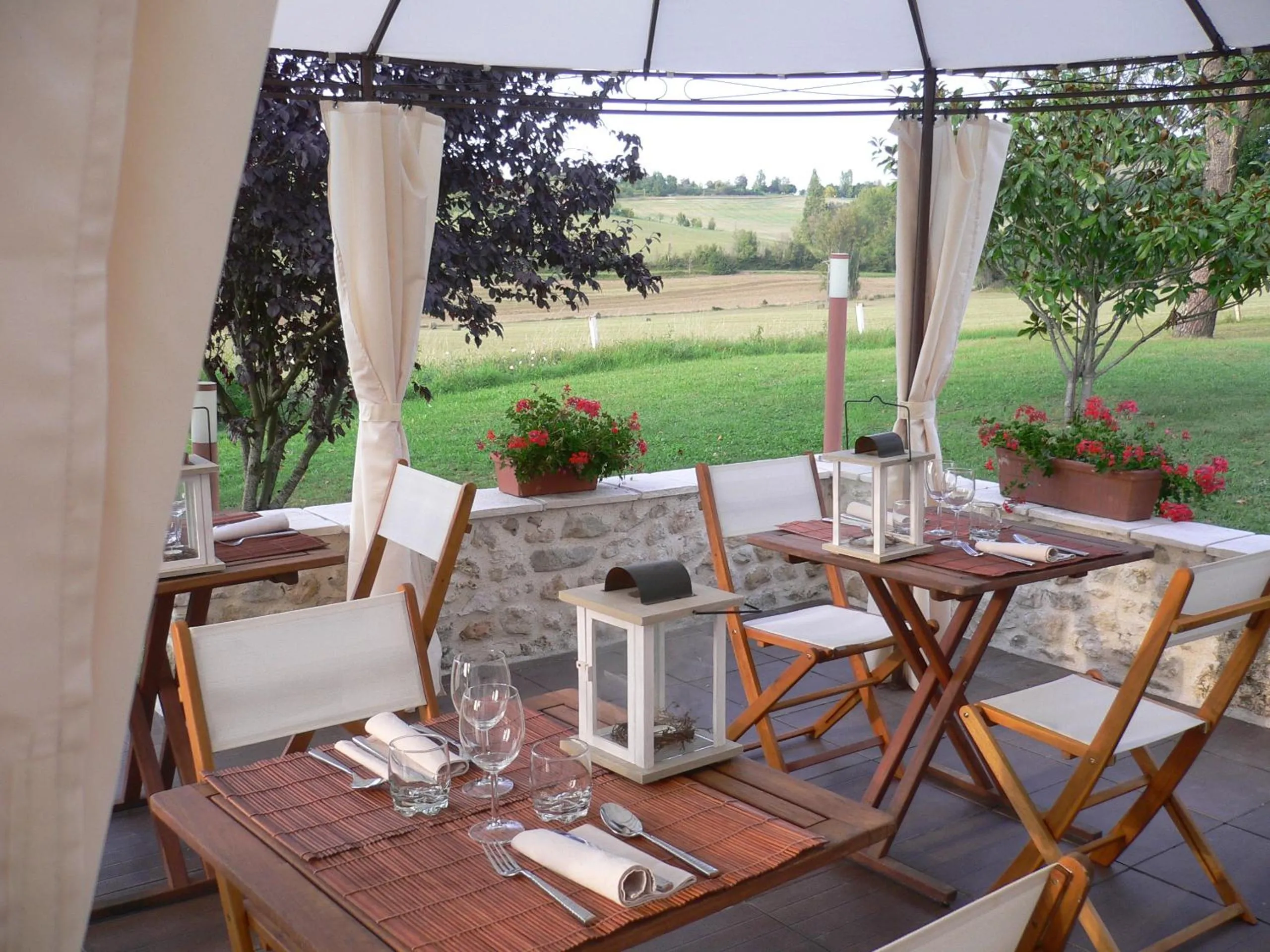 Restaurant/places to eat in Chambres d'Hôtes Domaine de Beunes