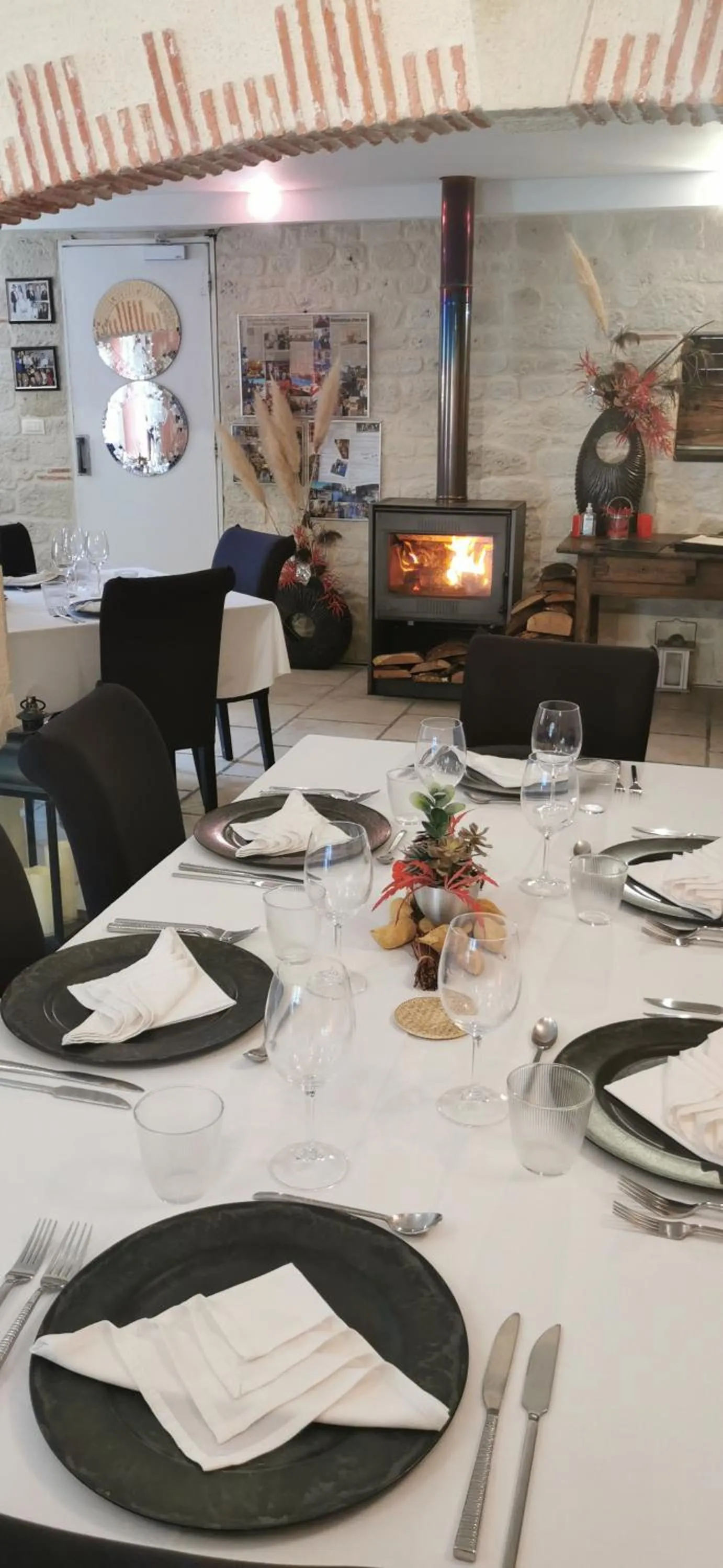 Restaurant/places to eat in Chambres d'Hôtes Domaine de Beunes