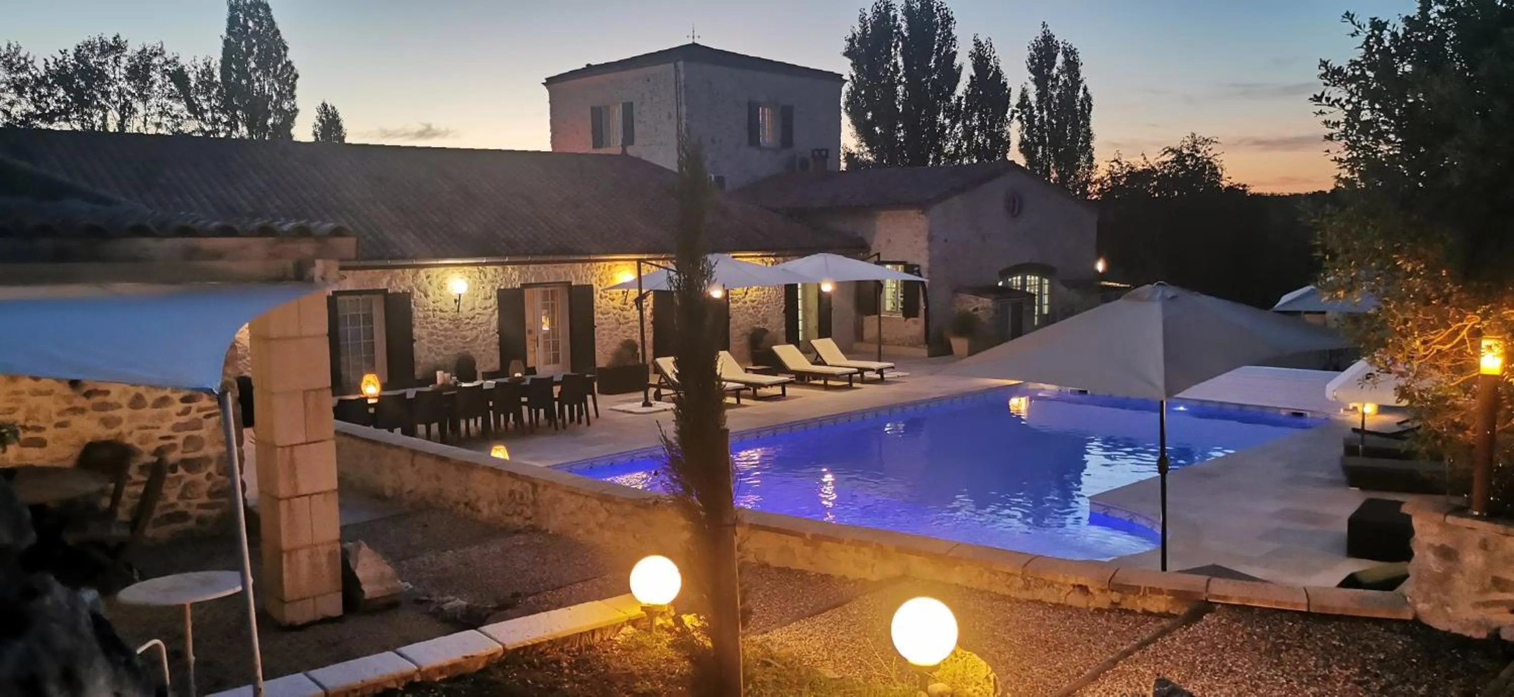 Swimming pool in Chambres d'Hôtes Domaine de Beunes