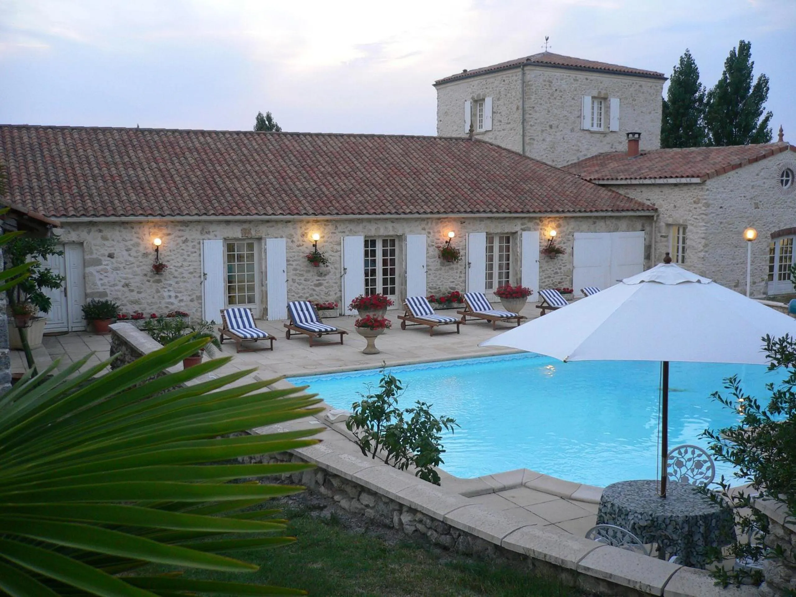 Facade/entrance in Chambres d'Hôtes Domaine de Beunes