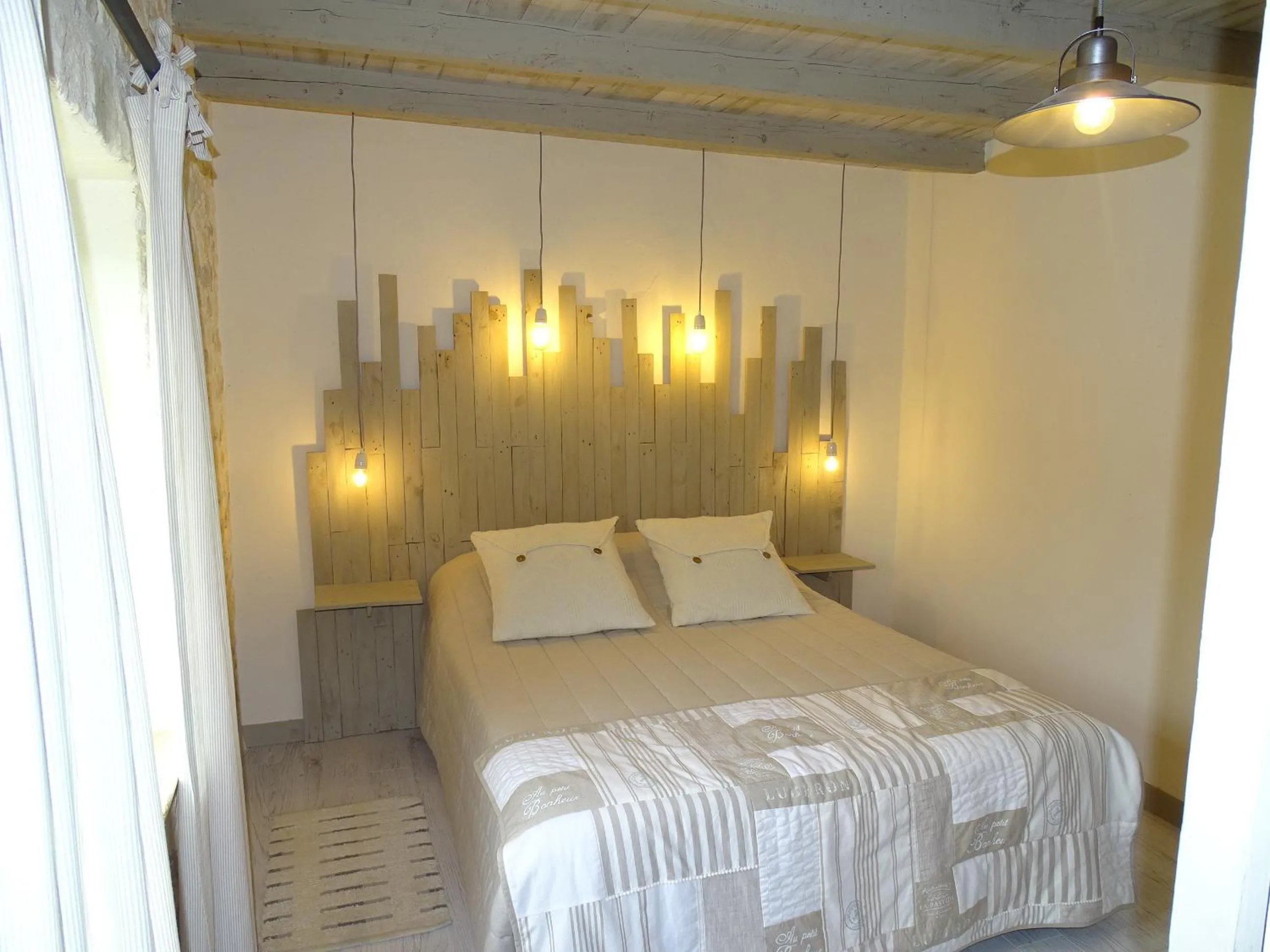 Bedroom, Bed in Chambres d'Hôtes Domaine de Beunes