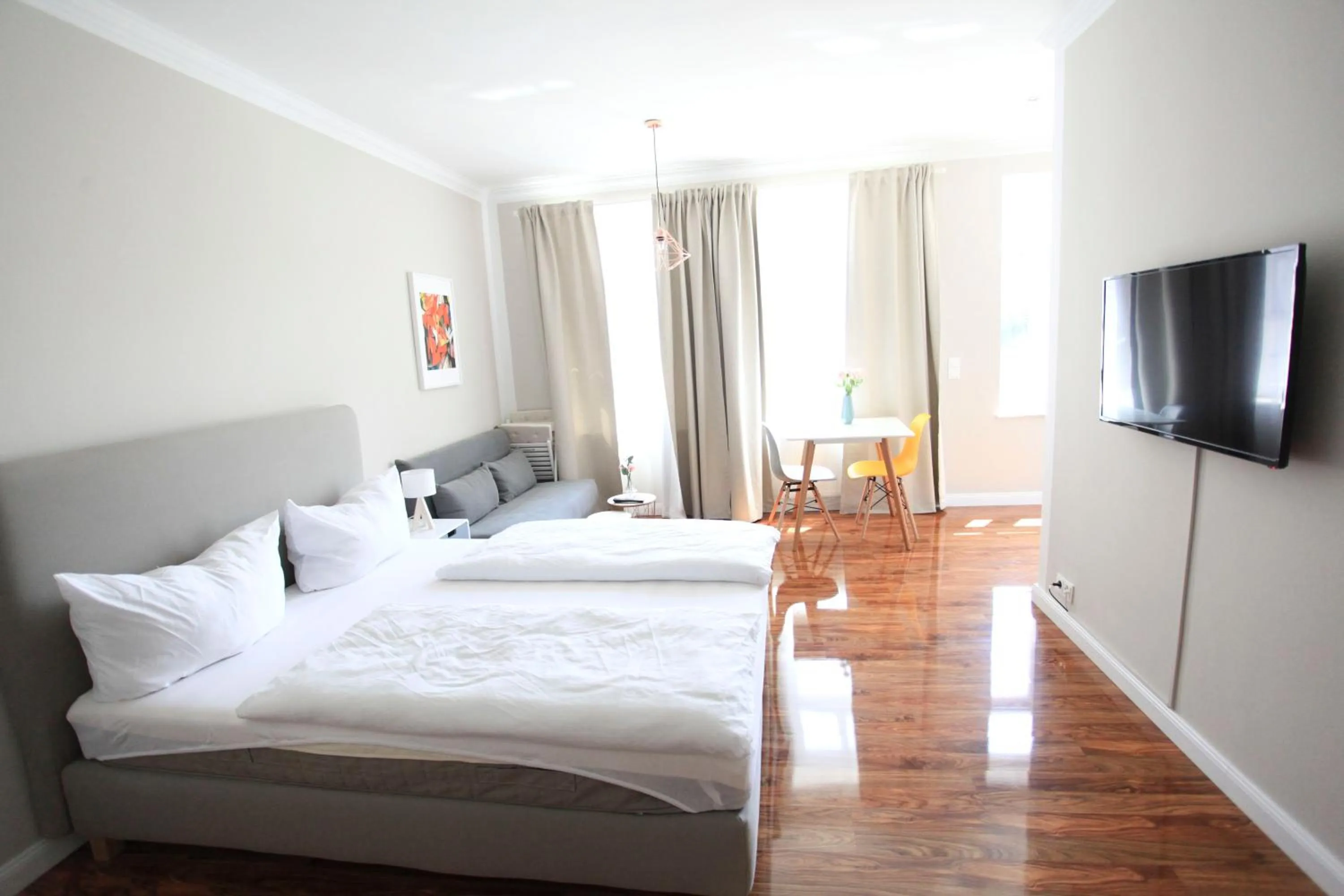 Living room, Bed in Zollikof Aparts - Sauna & Studioapartments