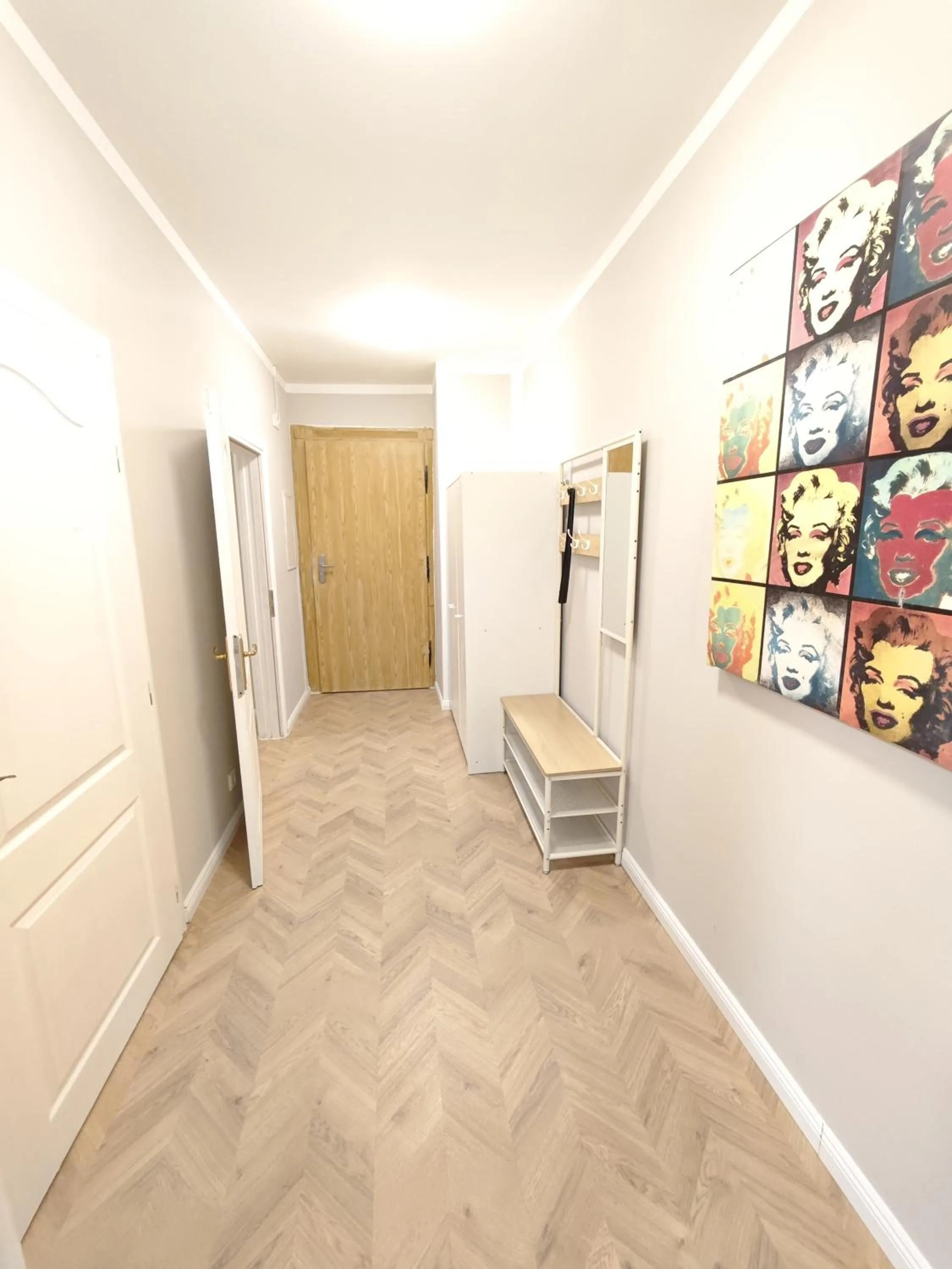 wardrobe in Zollikof Aparts - Sauna & Studioapartments