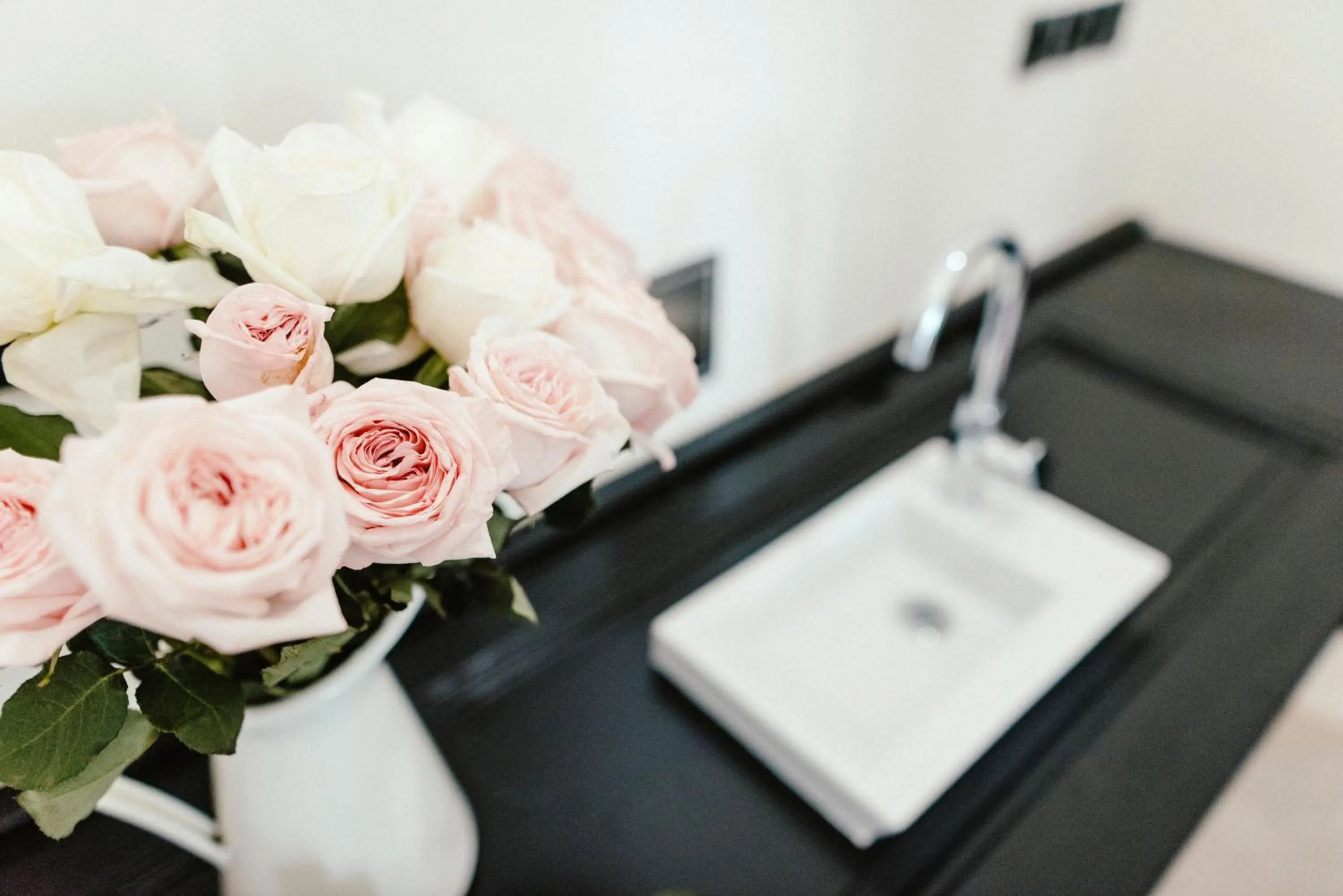 Communal kitchen in Wake Up Wellness Hostel