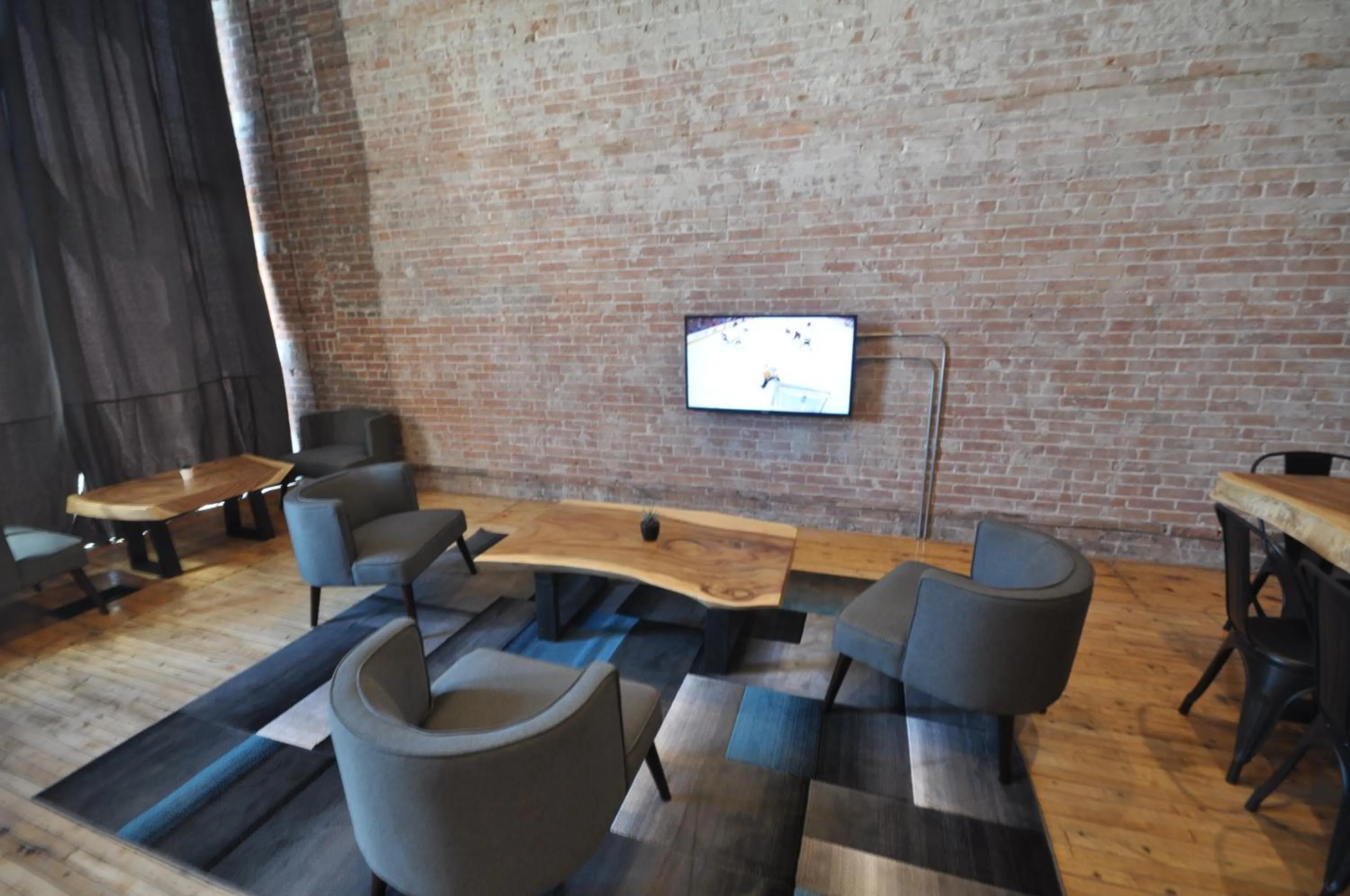 Communal lounge/ TV room in Zens Inn