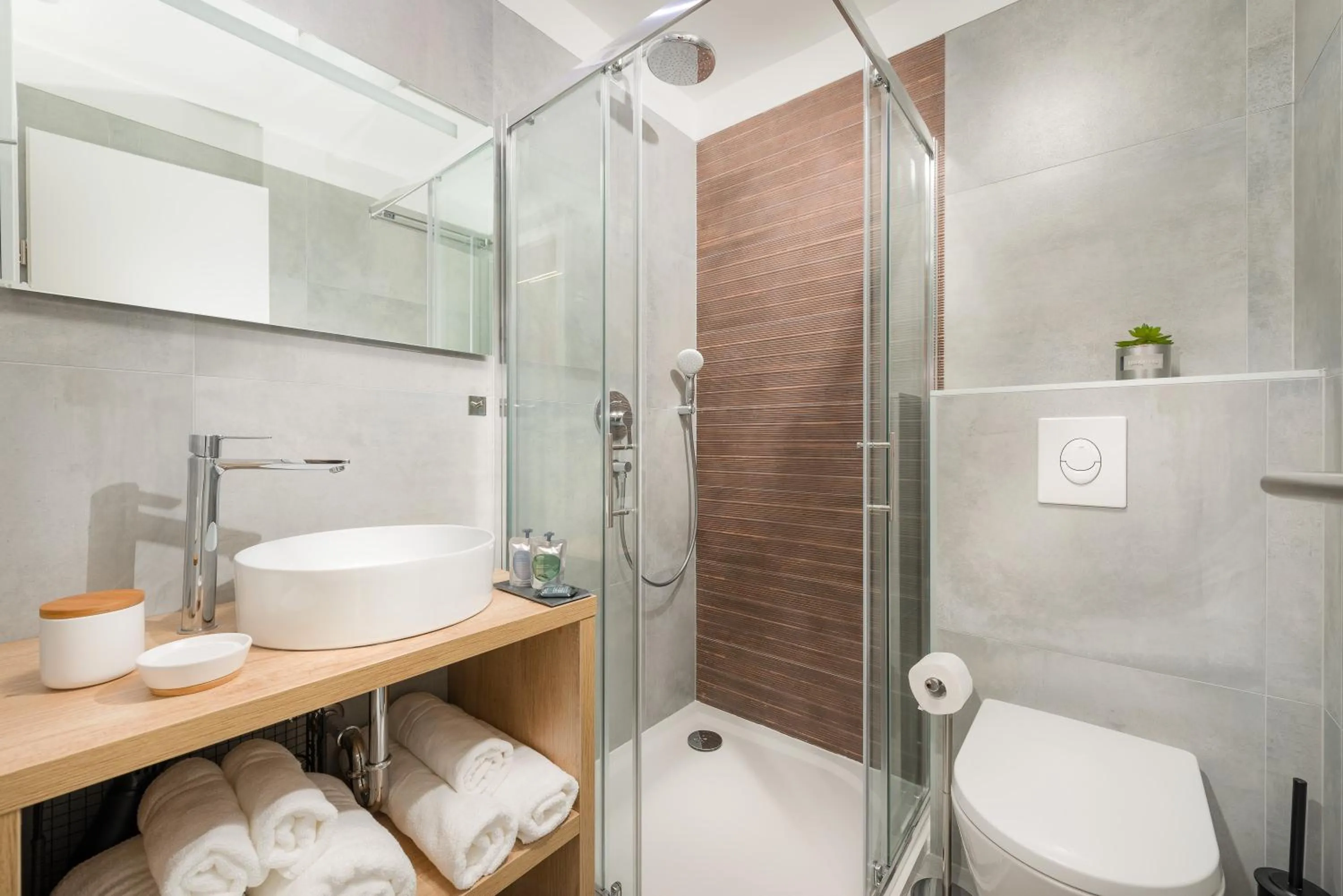 Shower in Skaline Luxury rooms Split