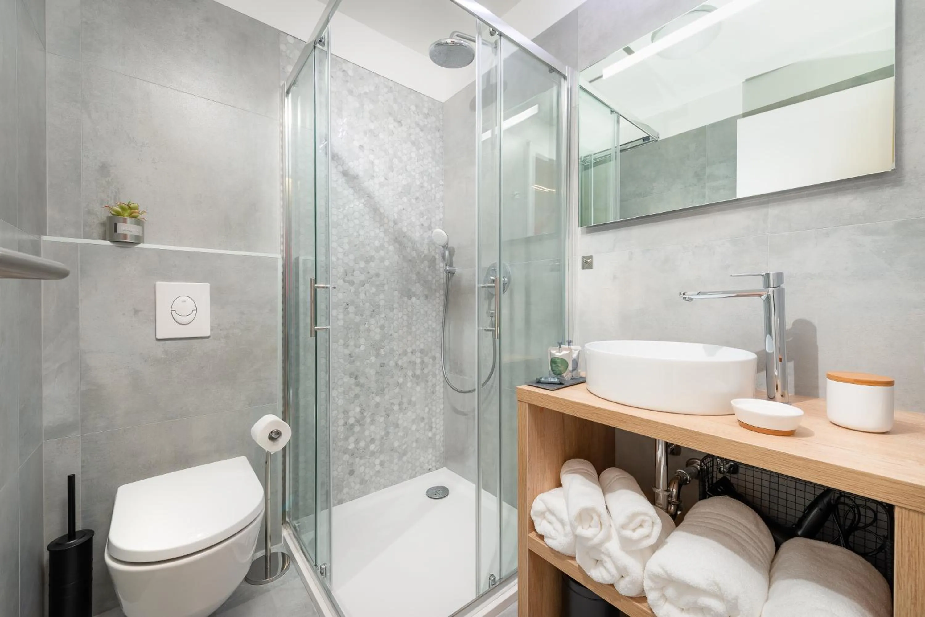 Shower in Skaline Luxury rooms Split