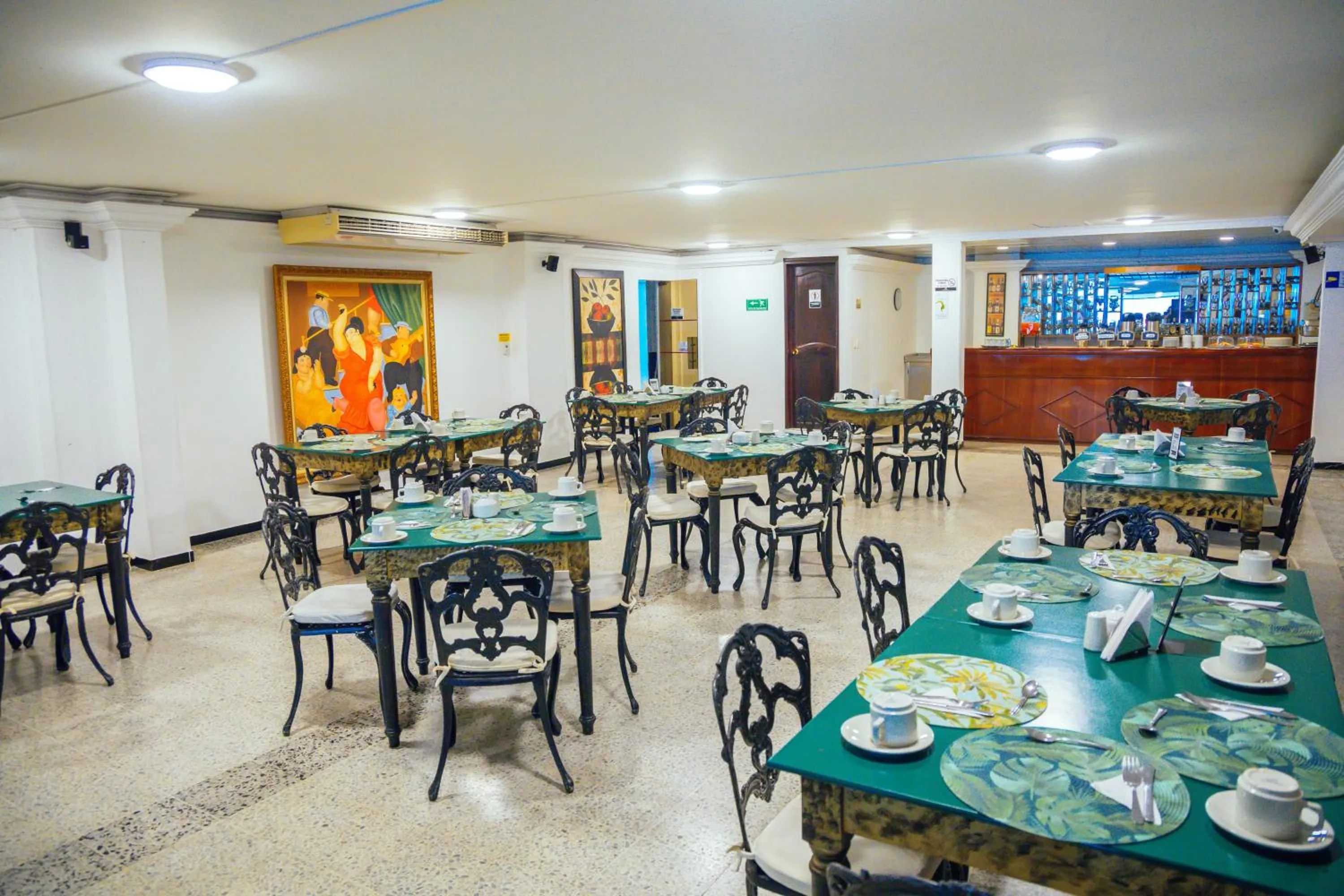 TAMA Hotel Granada Real Cali