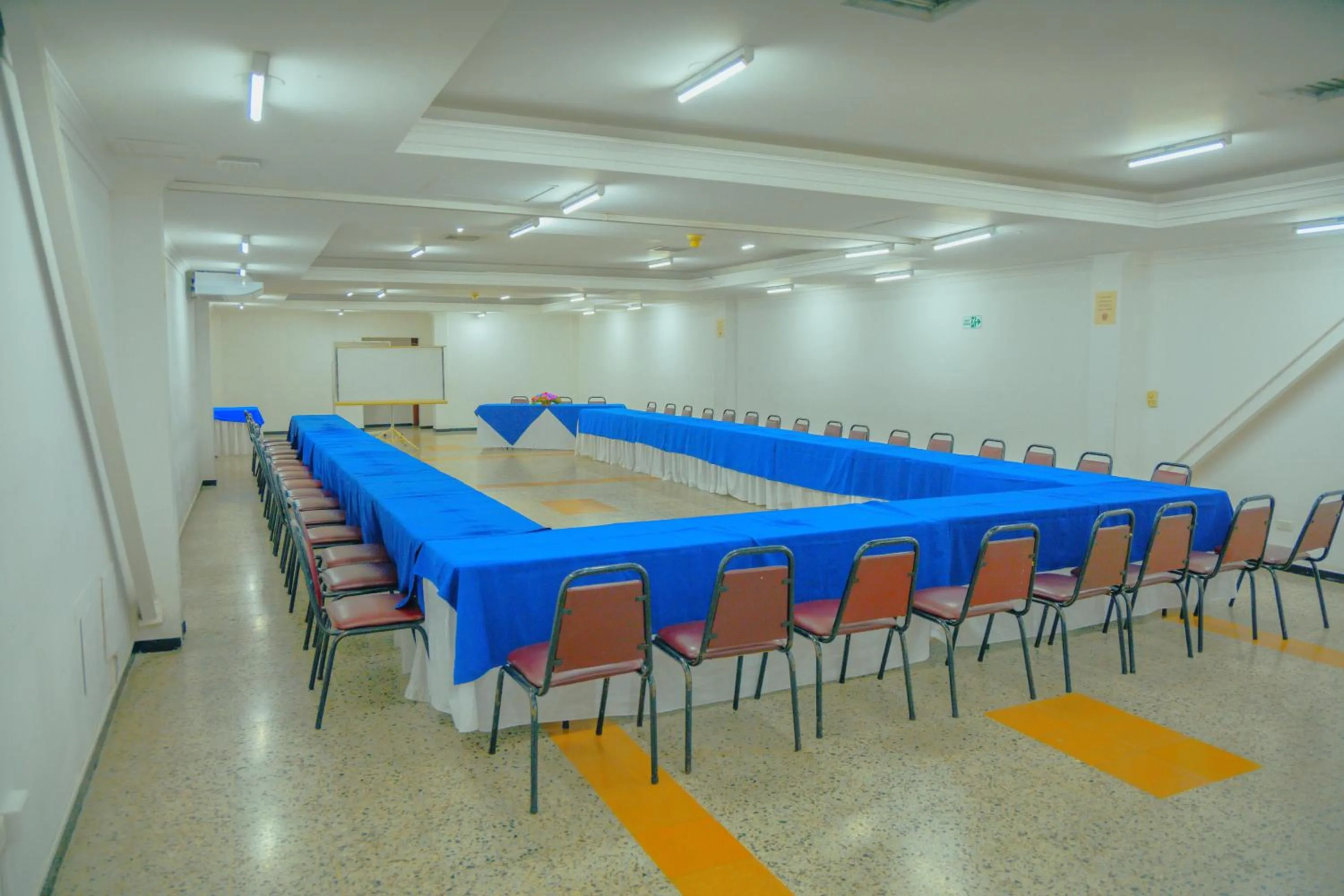 TAMA Hotel Granada Real Cali