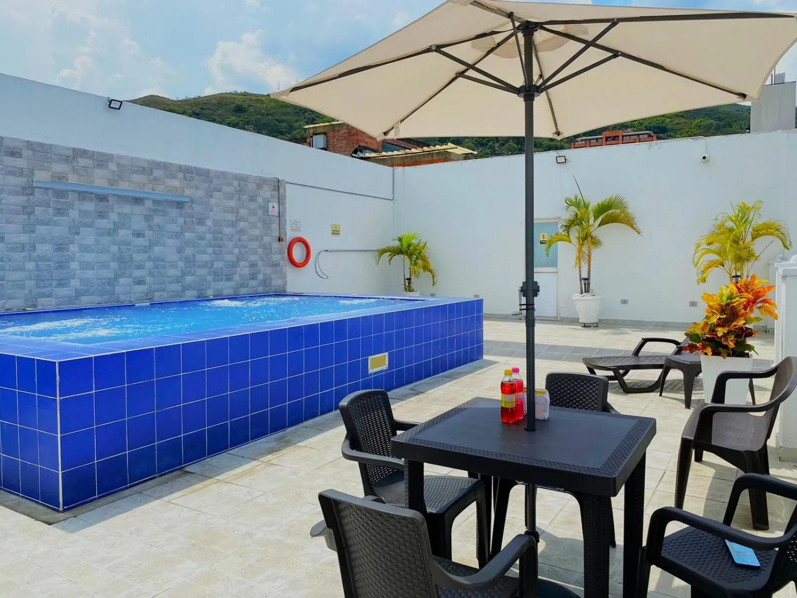 TAMA Hotel Granada Real Cali