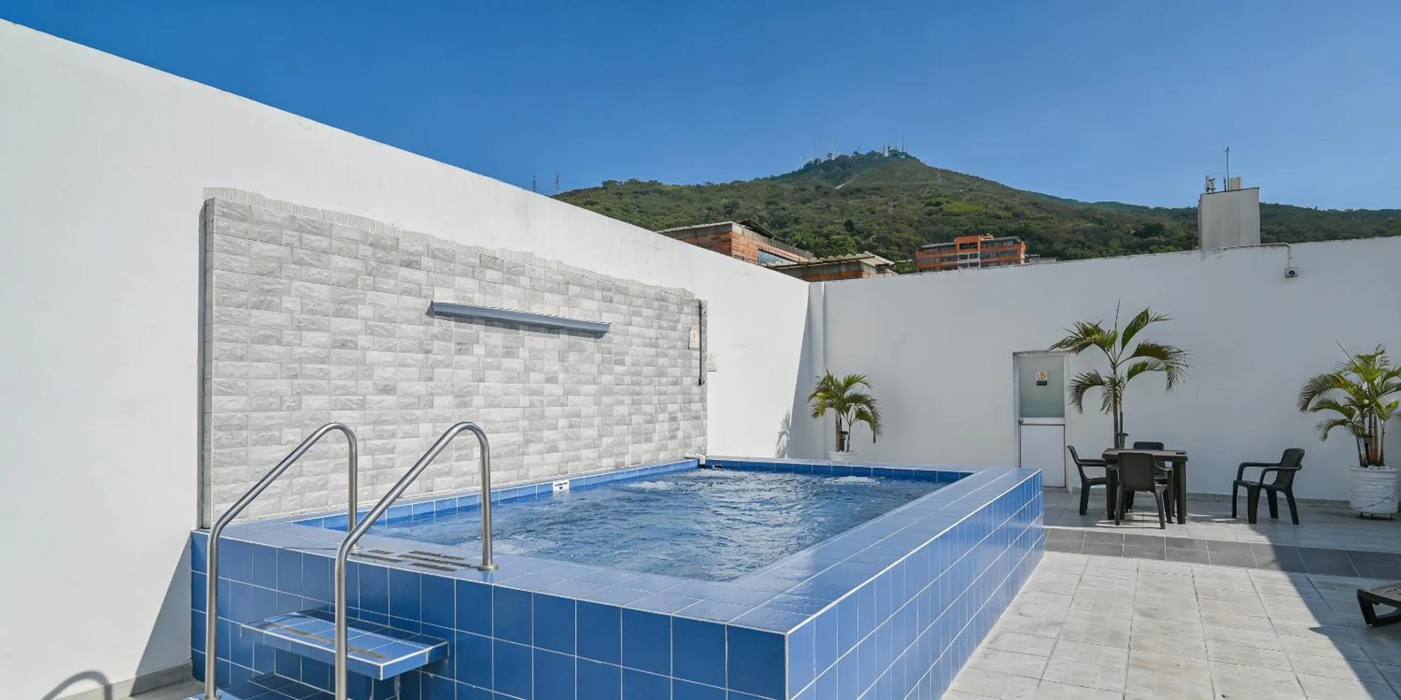 Pool view in TAMA Hotel Granada Real Cali