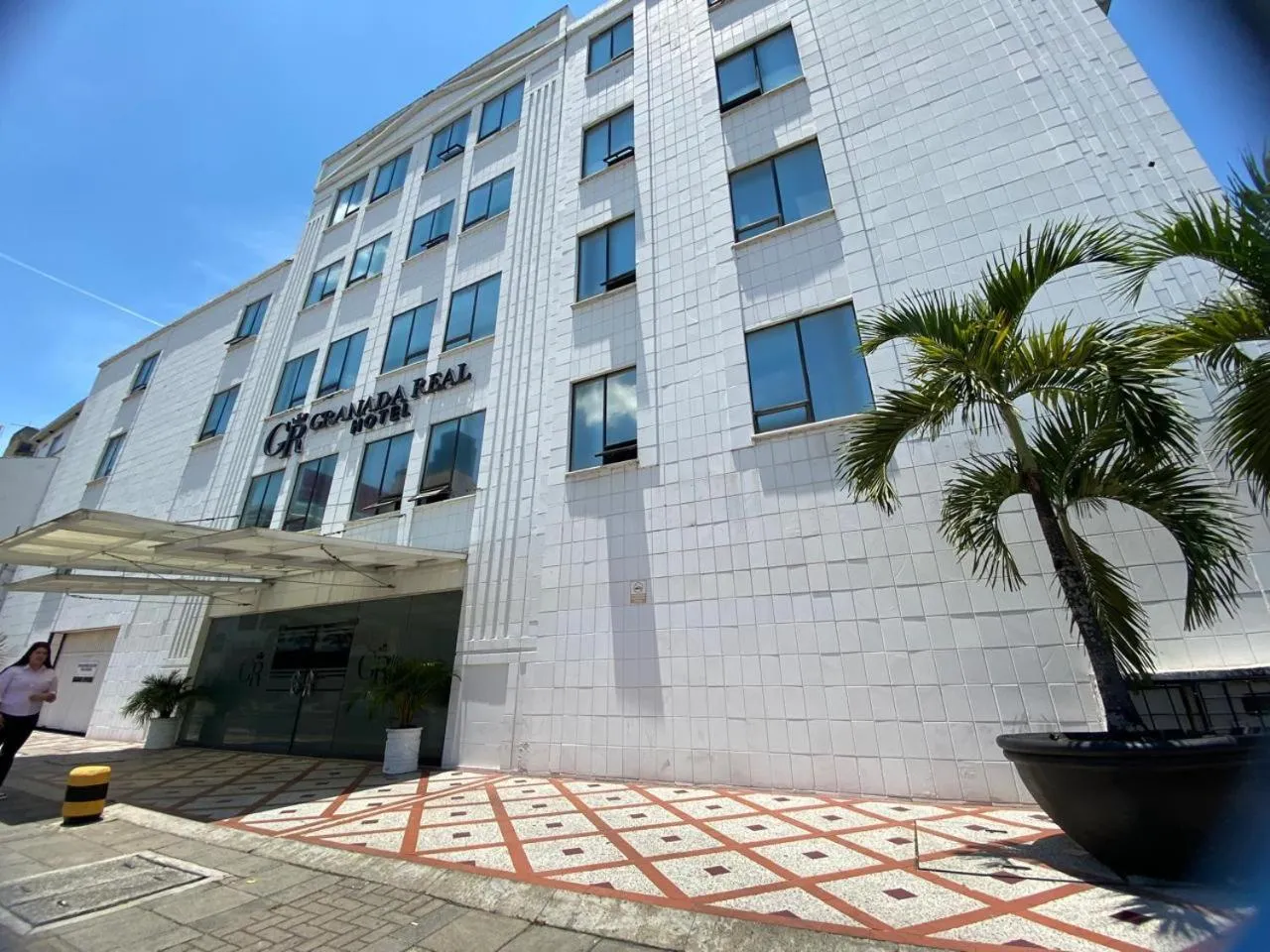 TAMA Hotel Granada Real Cali