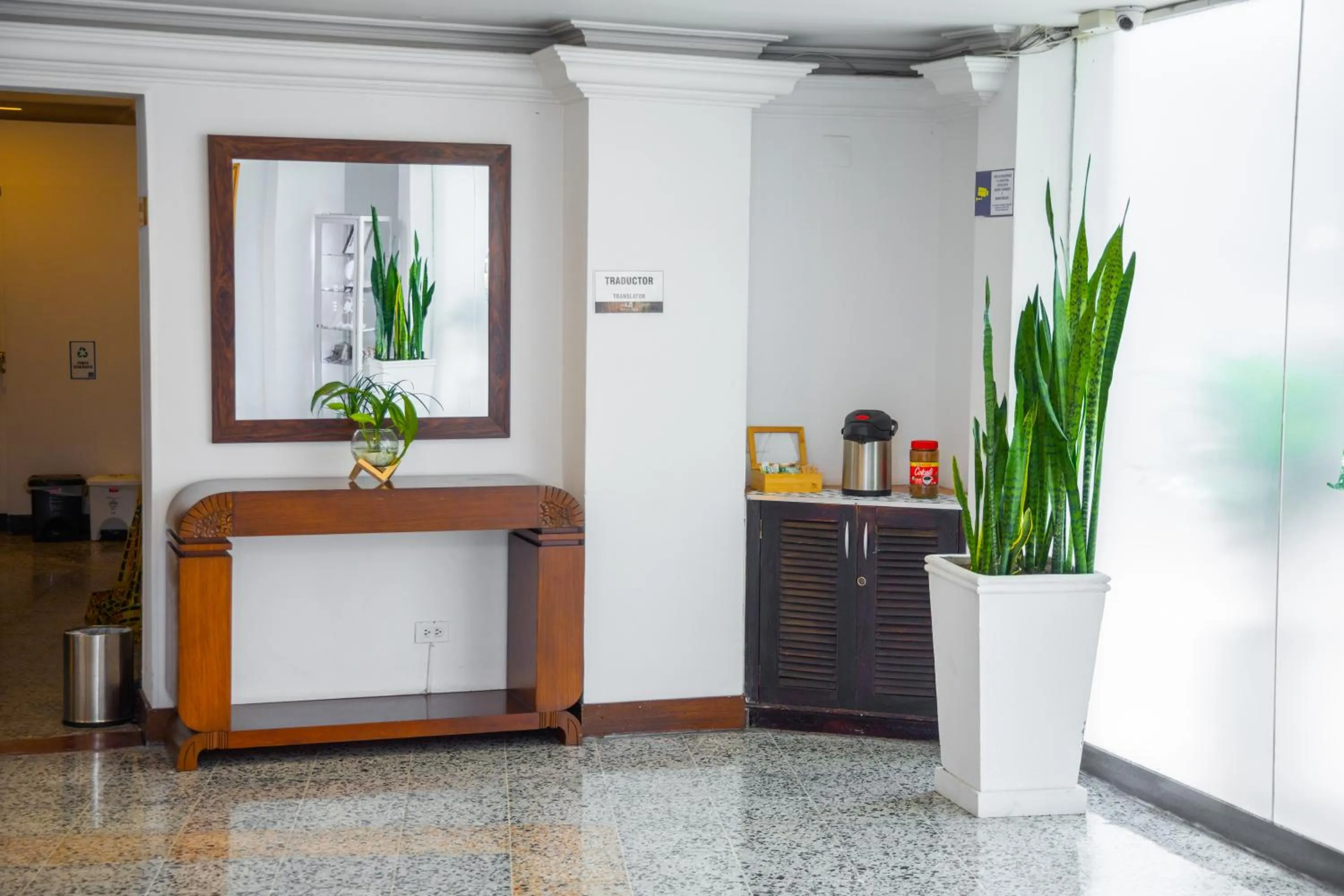 TAMA Hotel Granada Real Cali