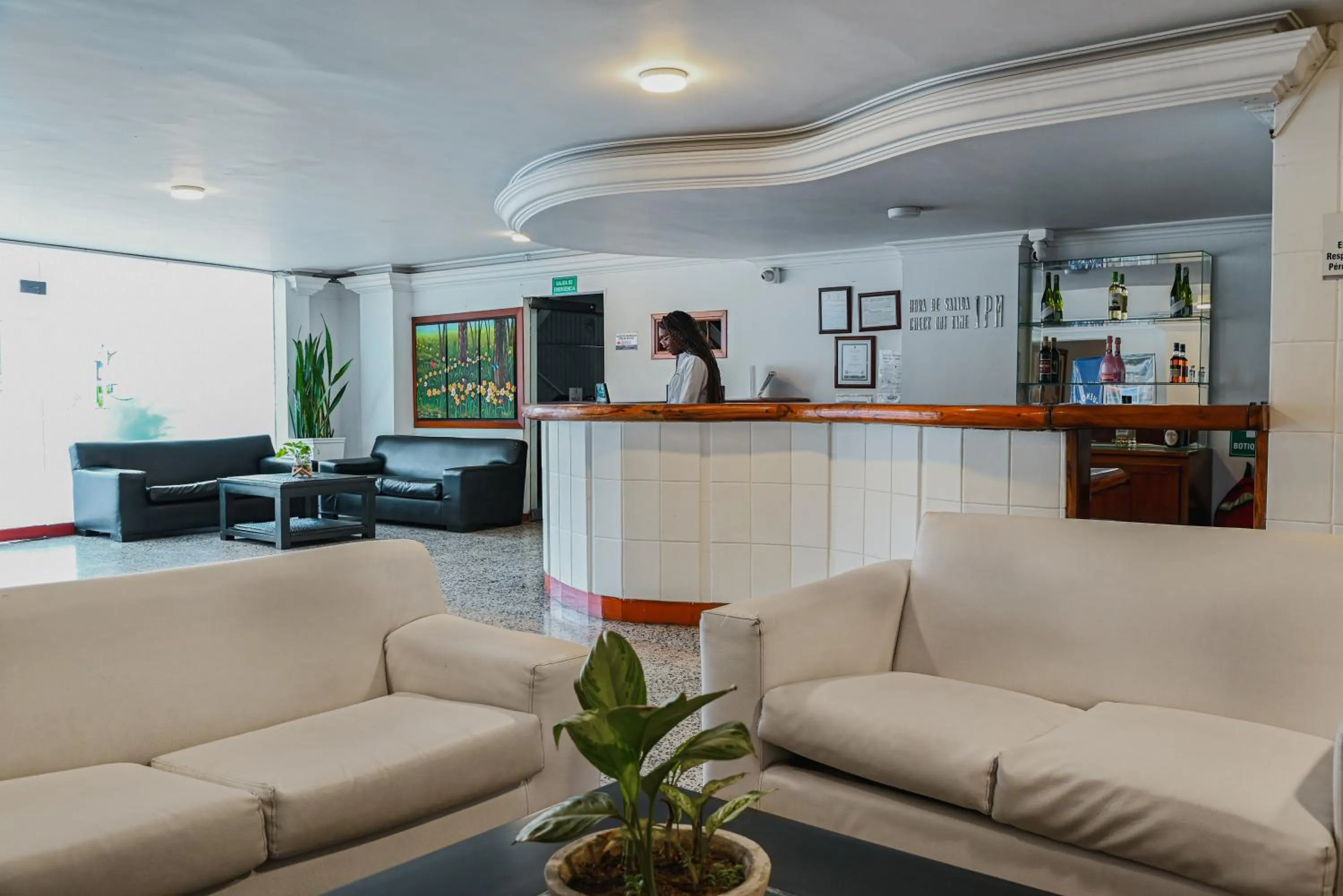 Living room in TAMA Hotel Granada Real Cali