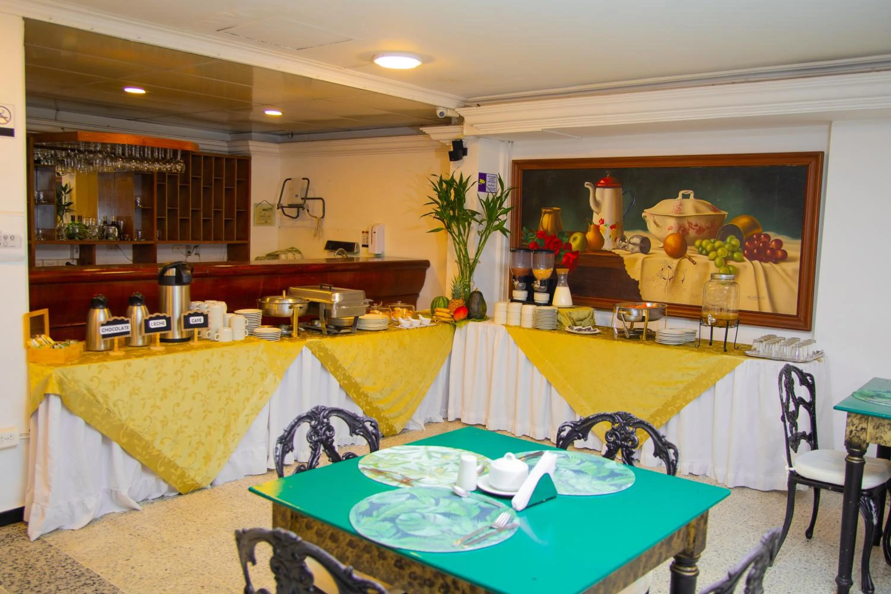 TAMA Hotel Granada Real Cali