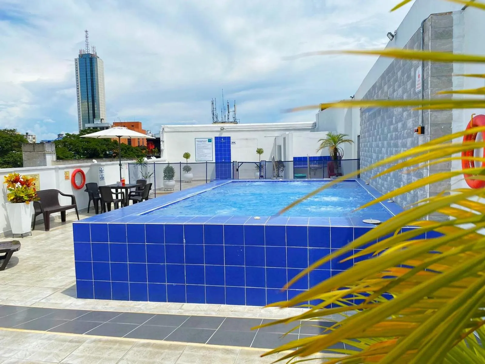 TAMA Hotel Granada Real Cali