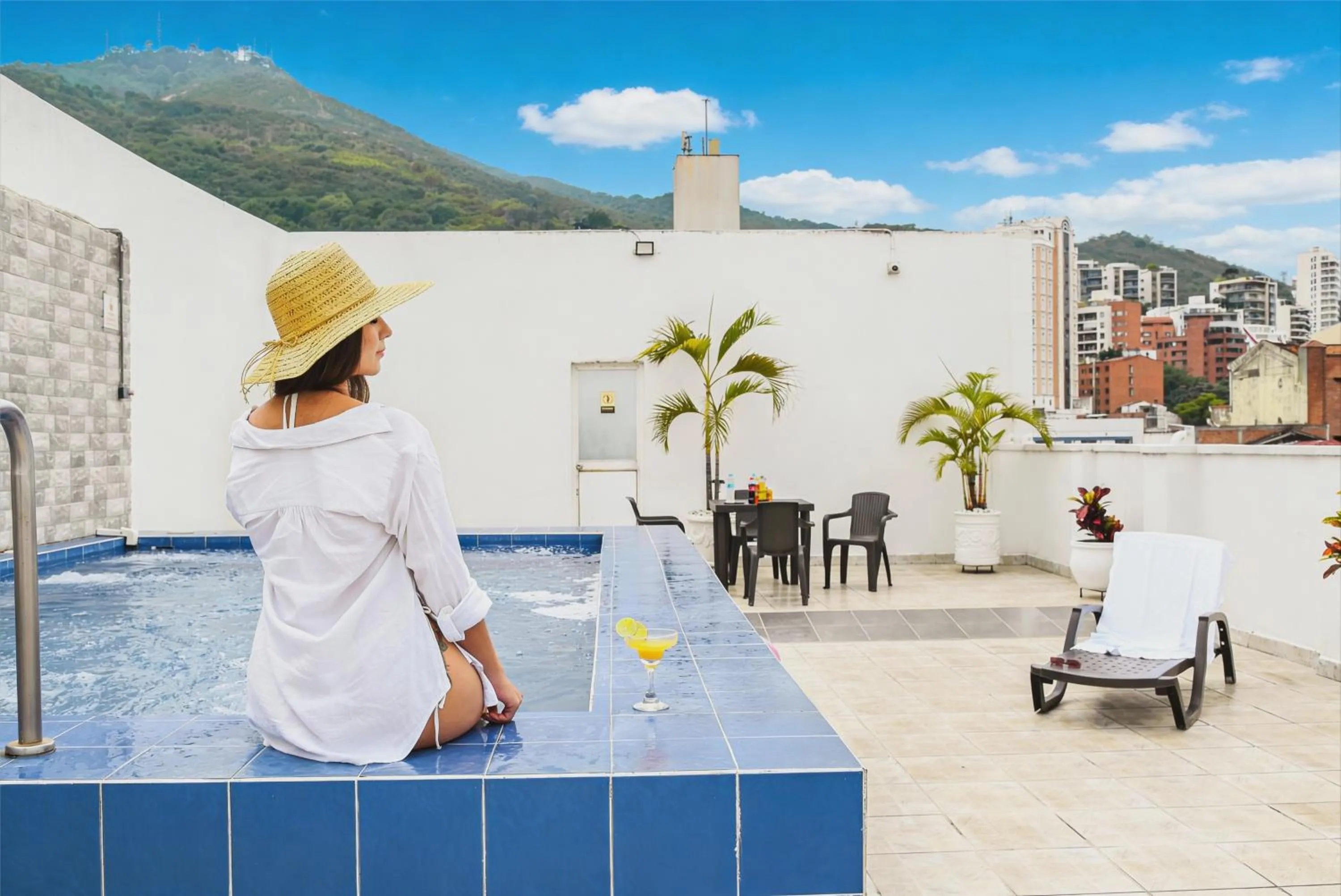 Day in TAMA Hotel Granada Real Cali