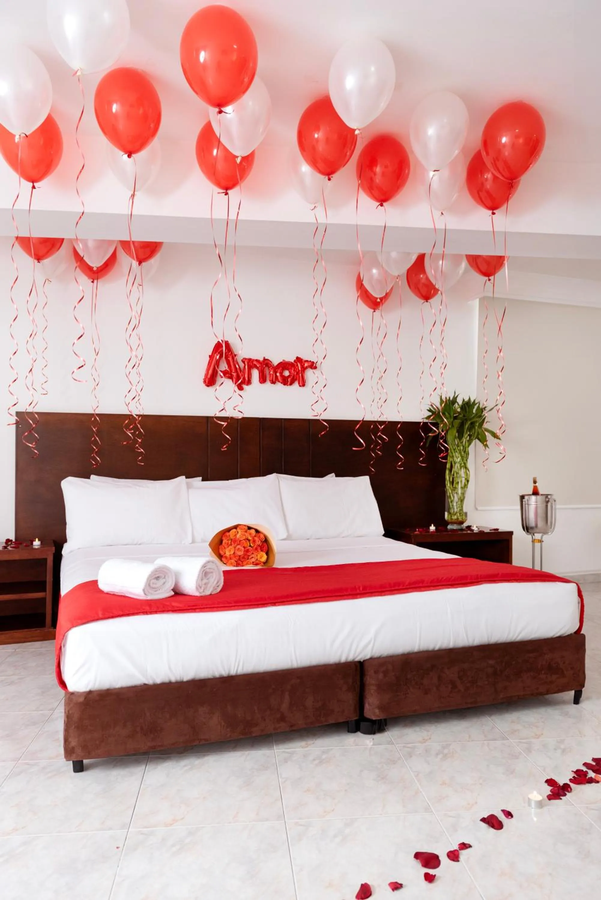 Bed in TAMA Hotel Granada Real Cali