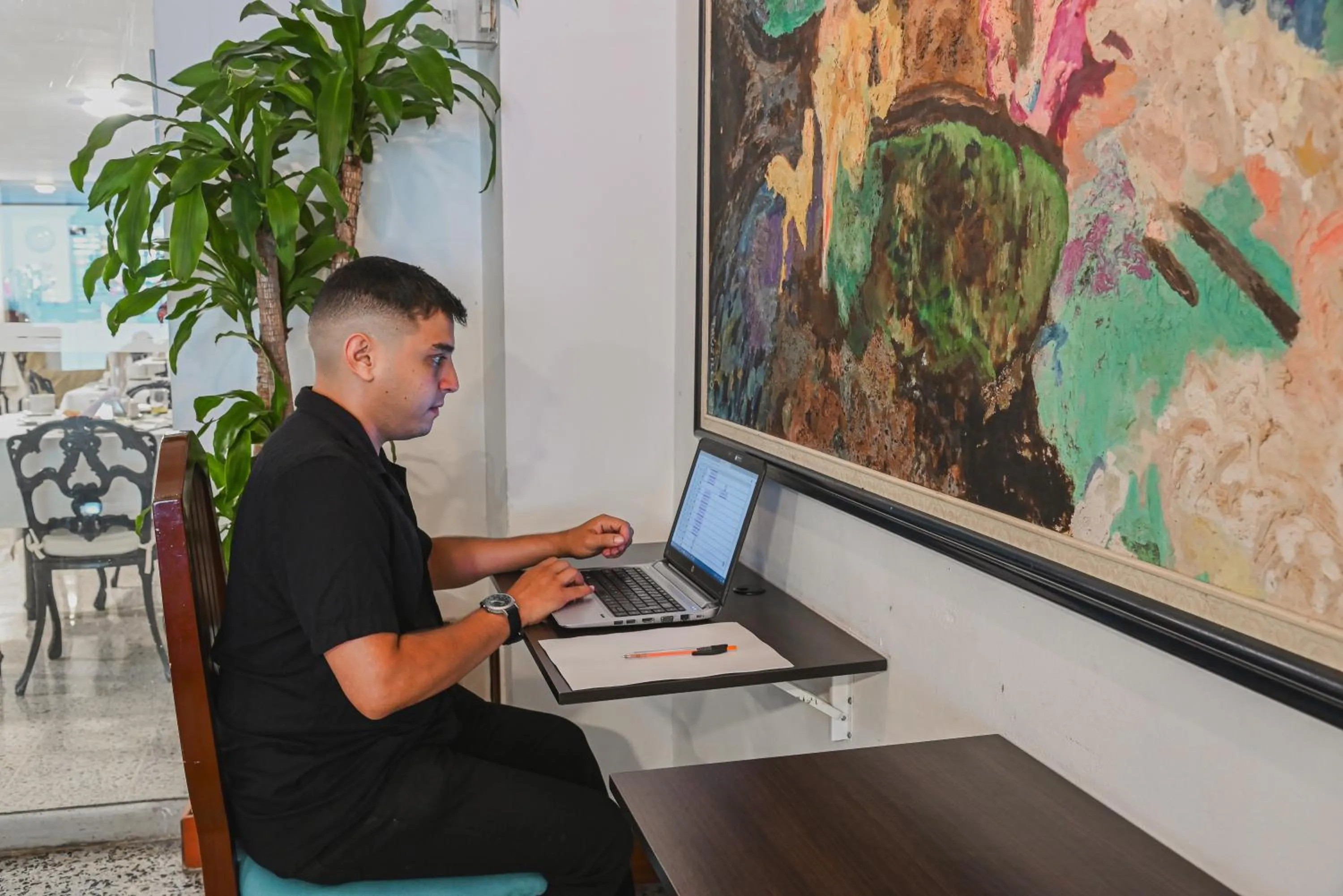 Seating area in TAMA Hotel Granada Real Cali