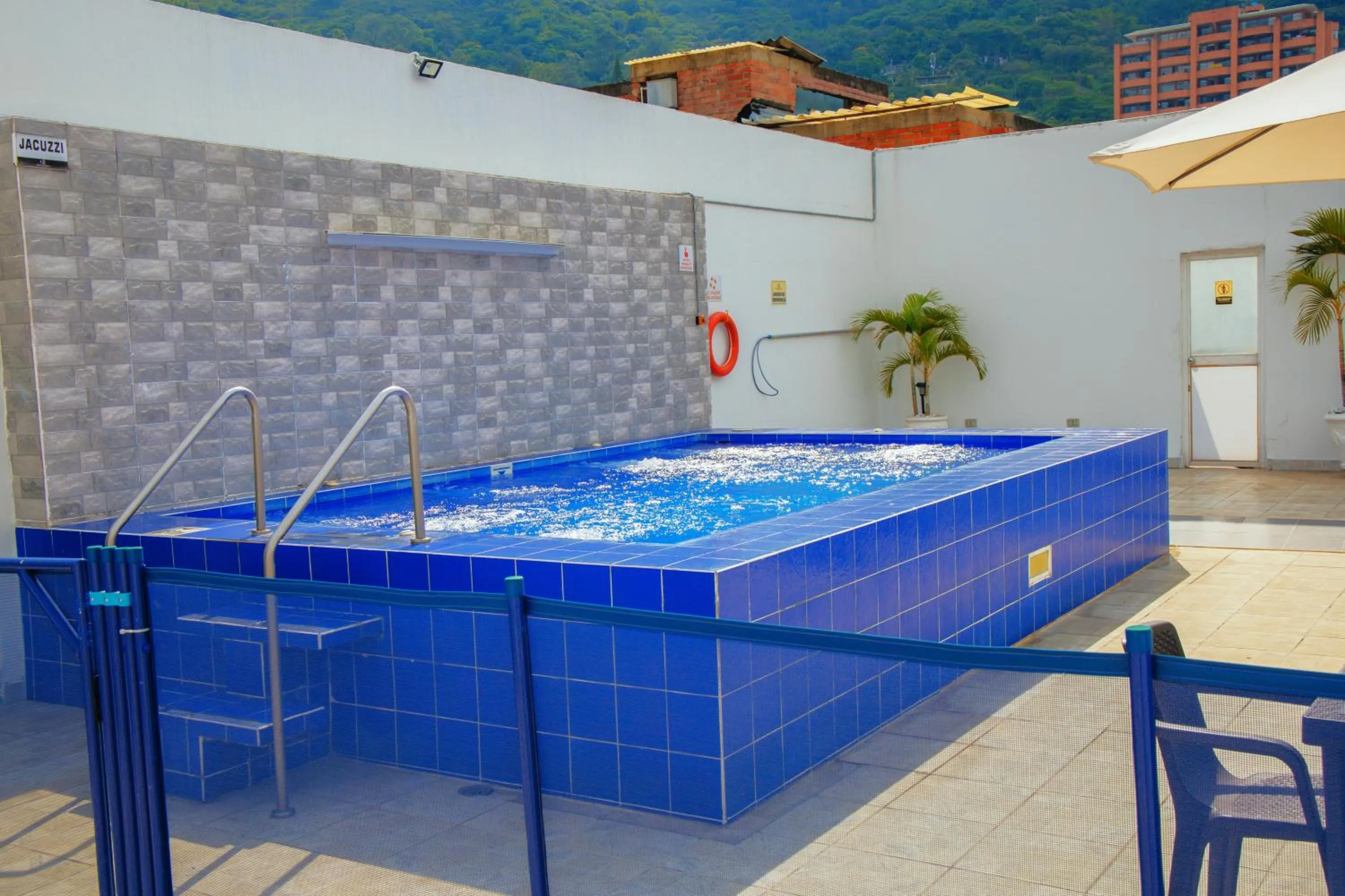 TAMA Hotel Granada Real Cali