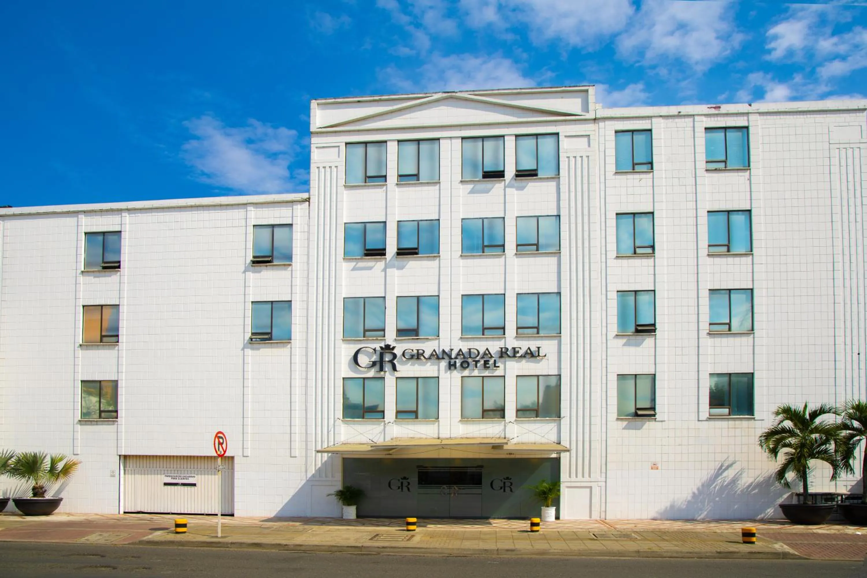 TAMA Hotel Granada Real Cali