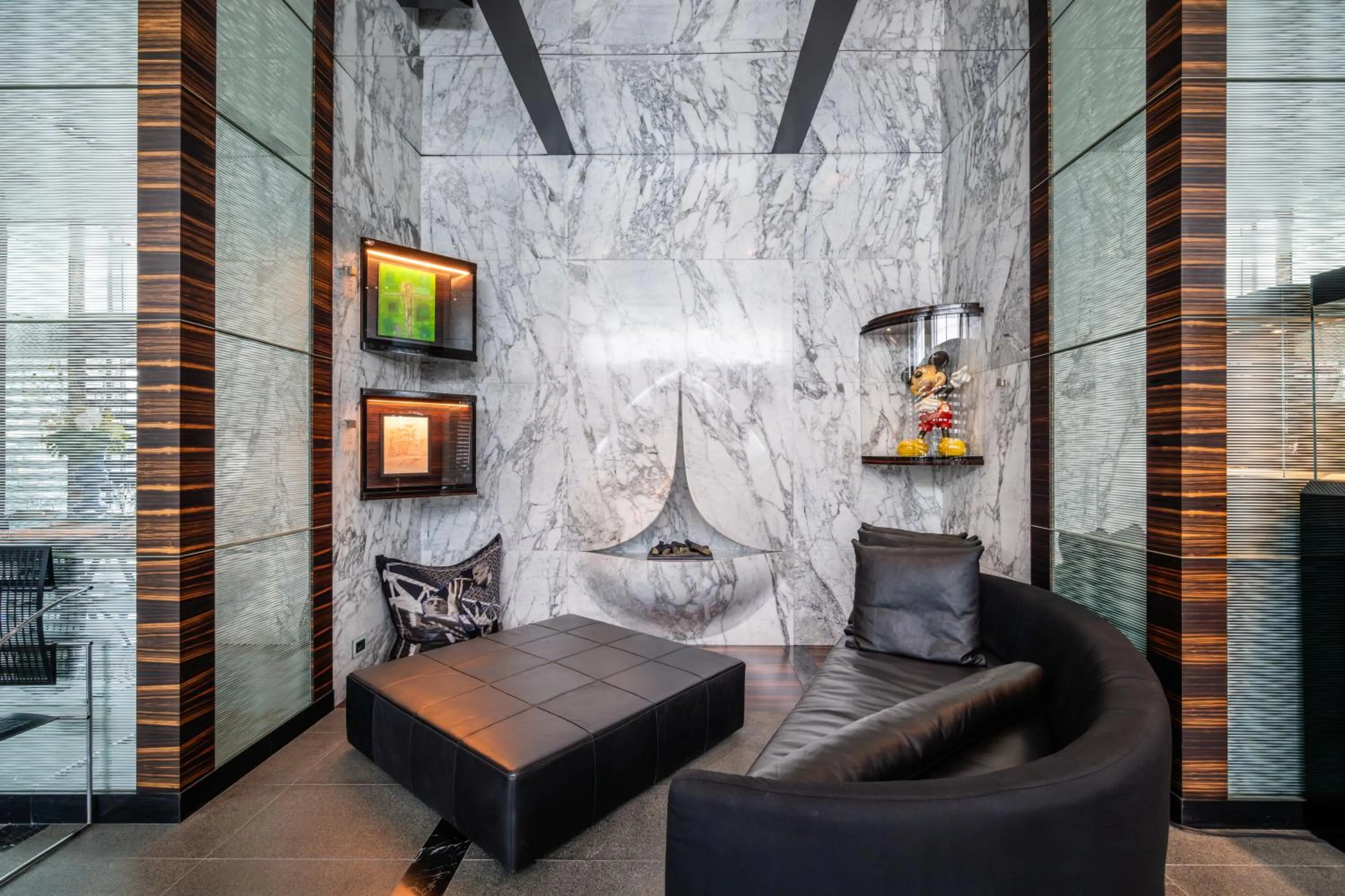 Seating area, Bed in ROMEO Napoli