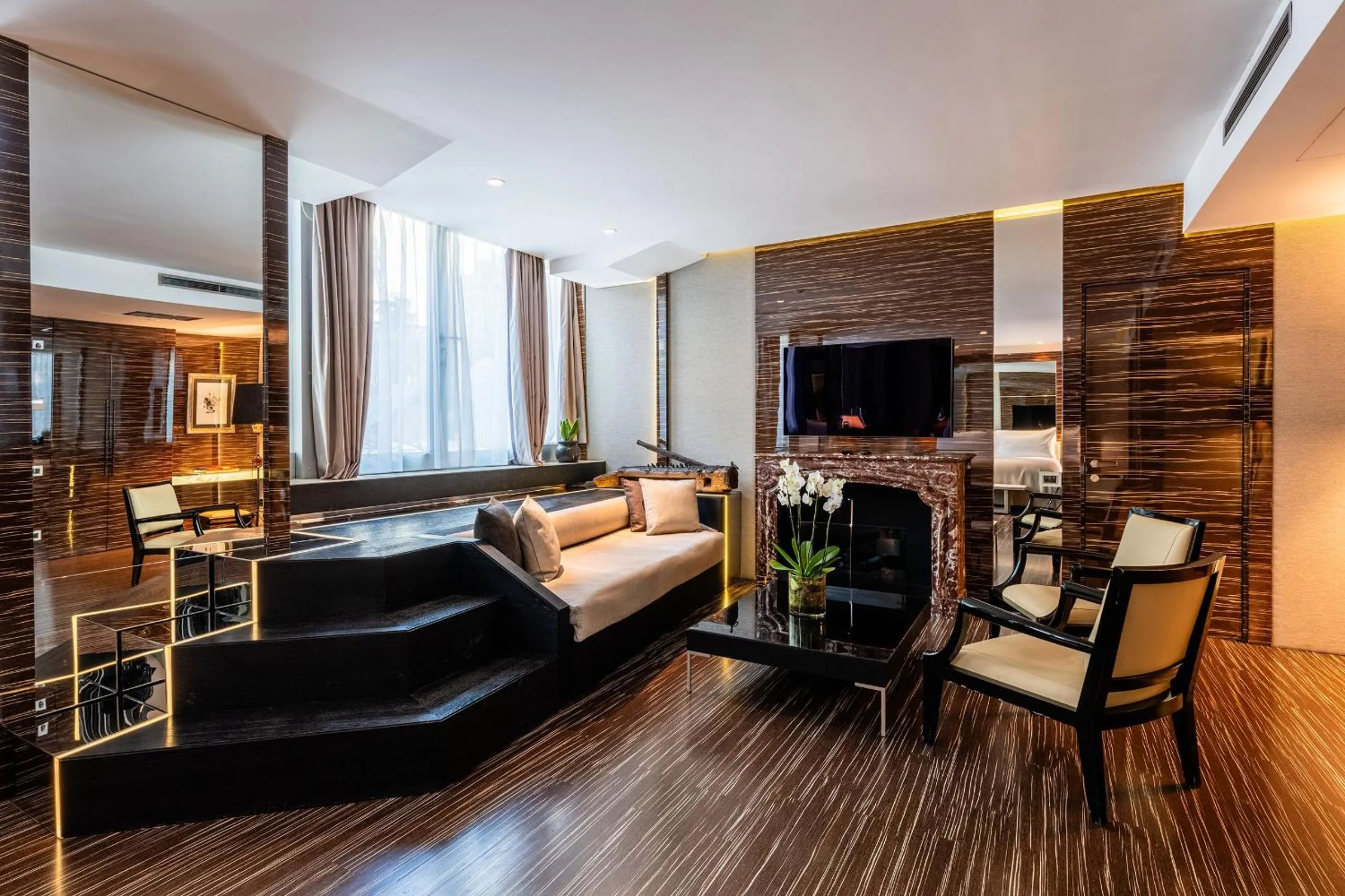 Living room, Bed in ROMEO Napoli