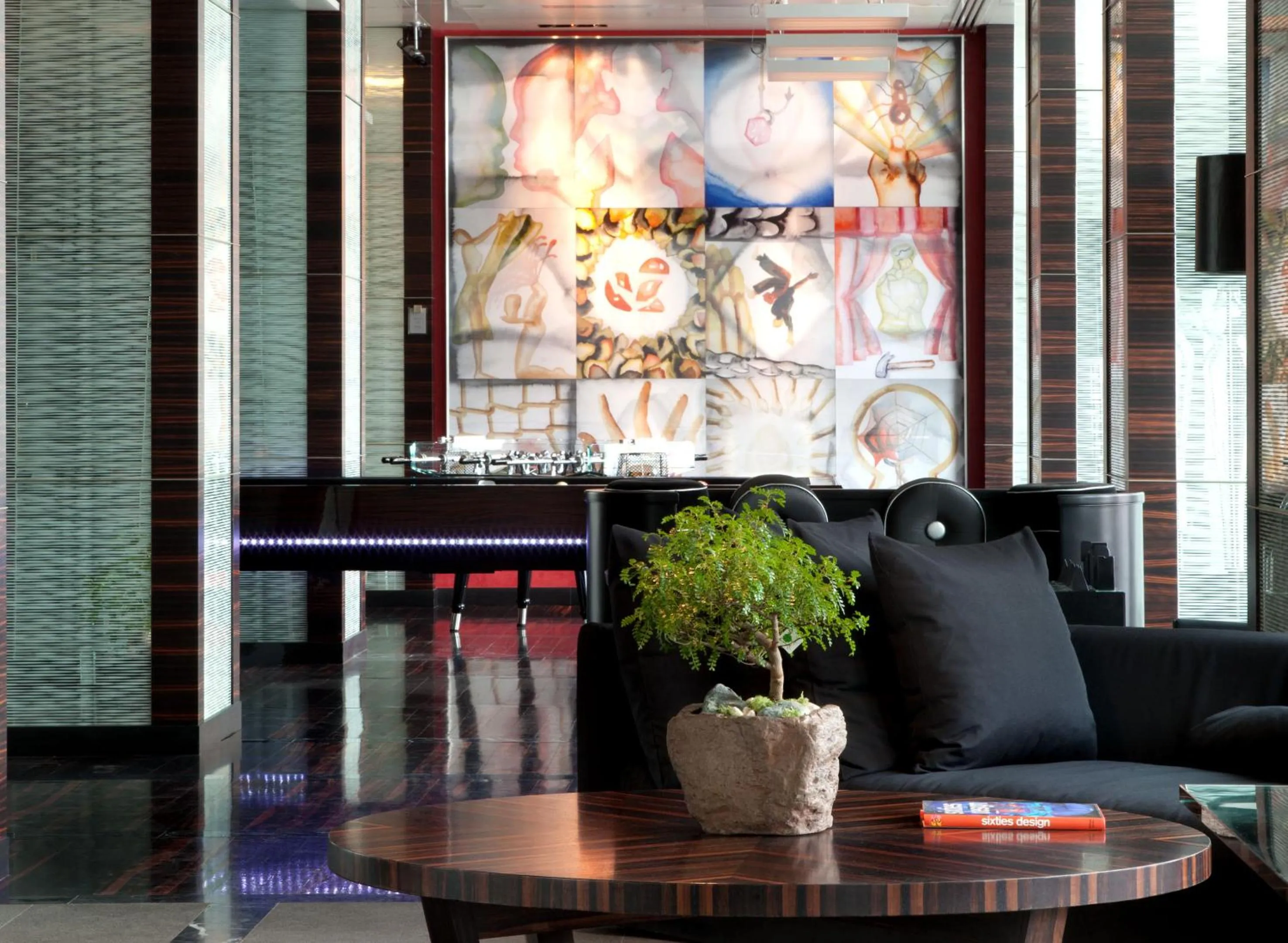 Lobby or reception in ROMEO Napoli