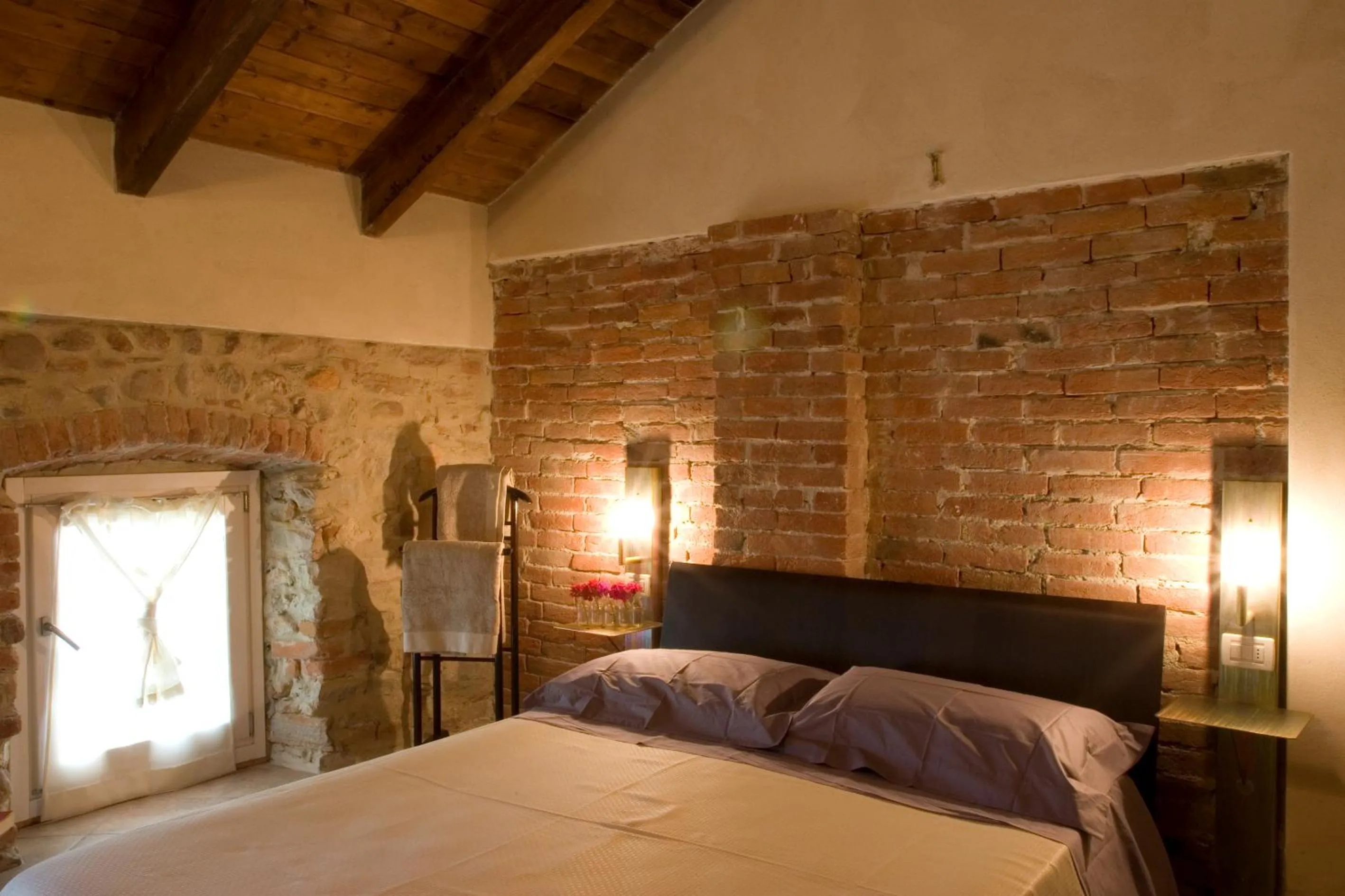 Photo of the whole room, Bed in Cascina Marcantonio